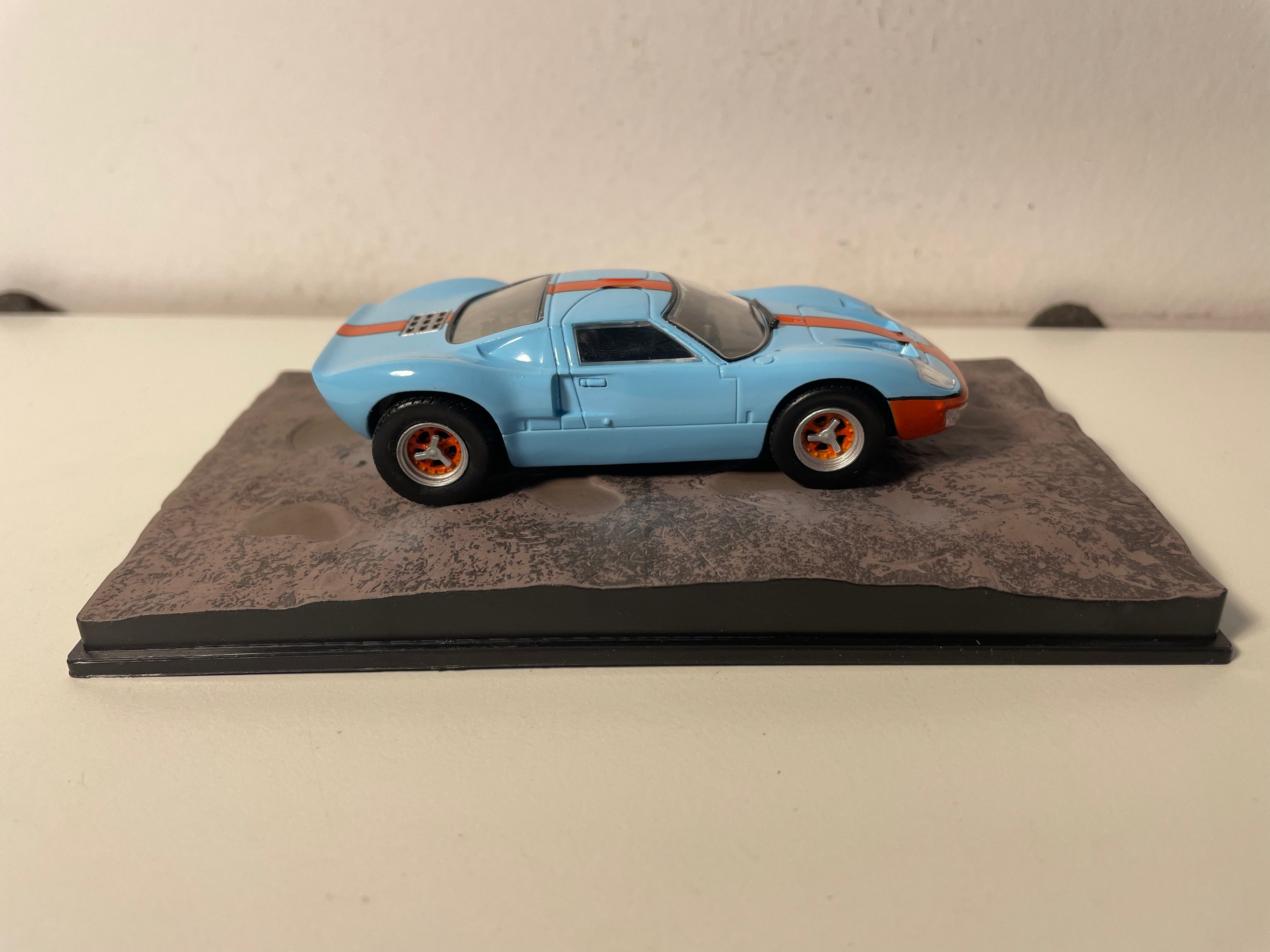 Ford GT 40 in GULF livery (blue and orange) - JAMES BOND - Die Another Day