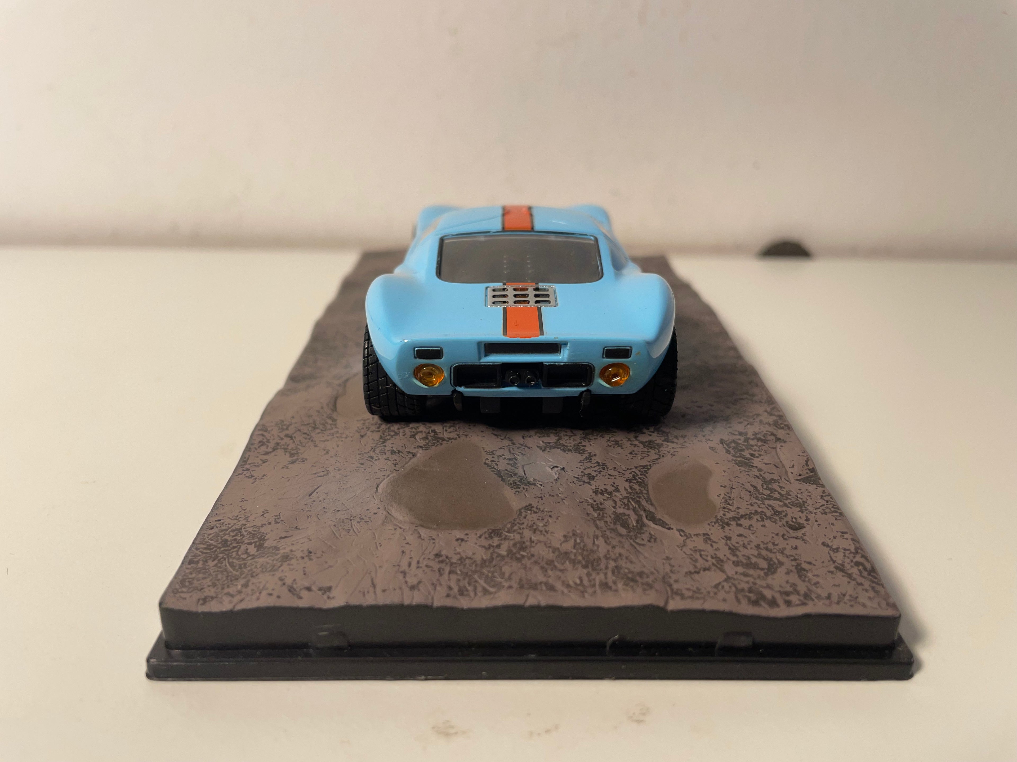 Ford GT 40 in GULF livery (blue and orange) - JAMES BOND - Die Another Day