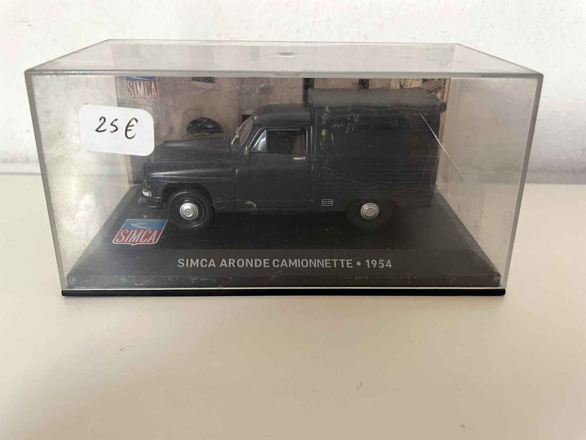 SIMCA Aronde däischtergrau Zillebus aus 1954