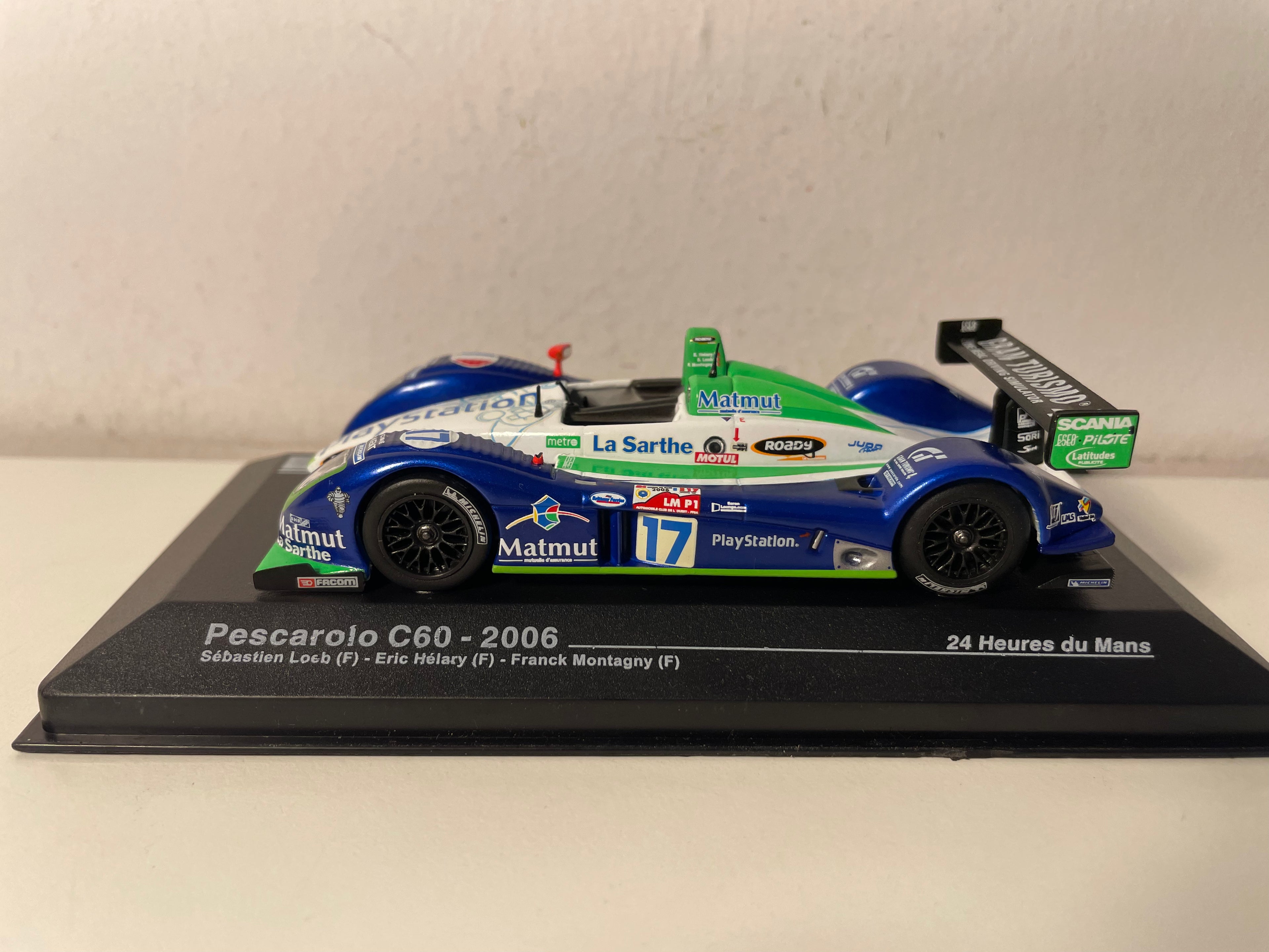 Pescarolo C60 bleue, blanche et verte numéro 17 - 24 heures du Mans de 2006 (UN RETRO A COLLER)