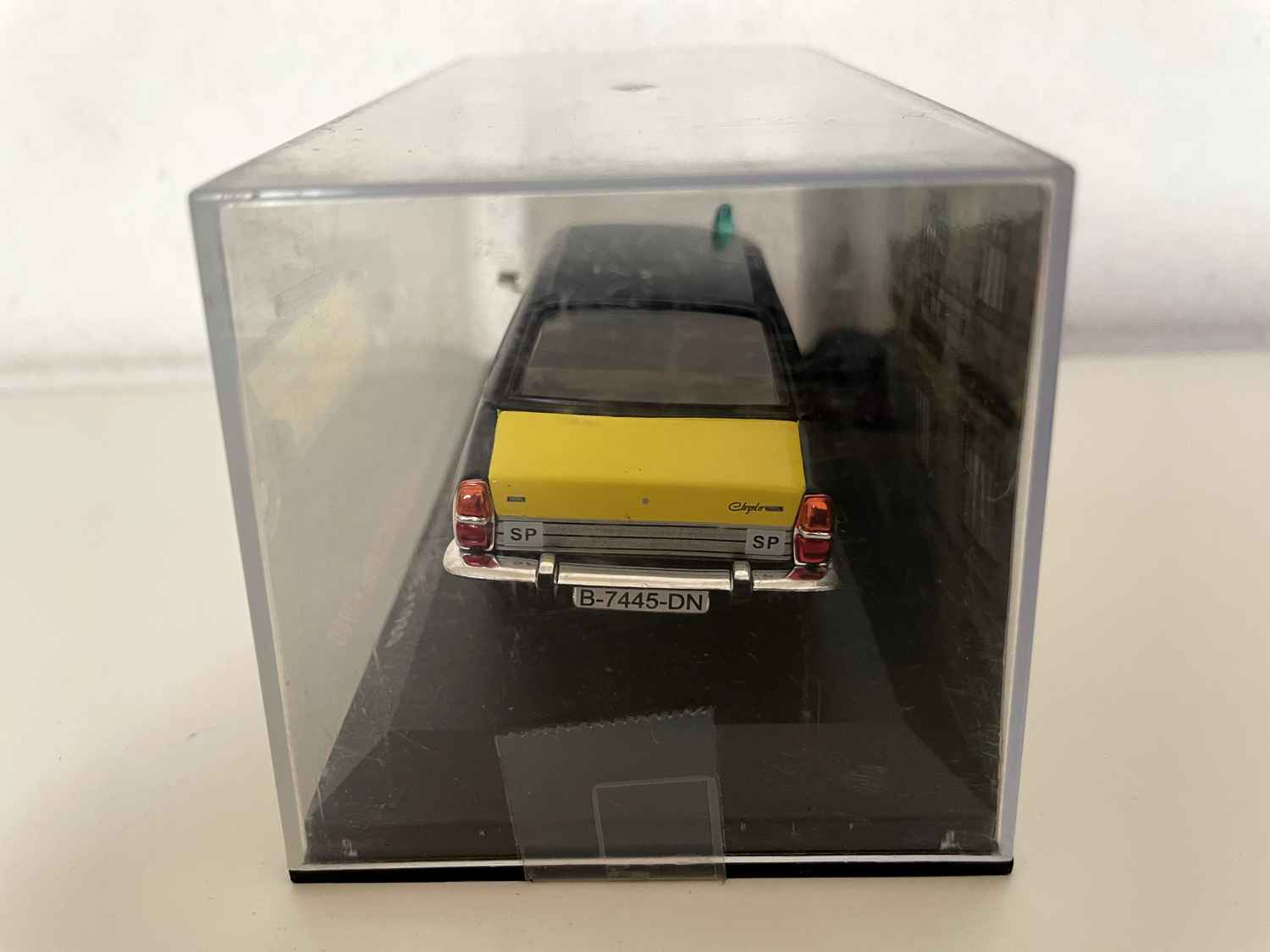 Taxi SIMCA Chrysler Diesel amarillo y negro de Barcelona de 1980