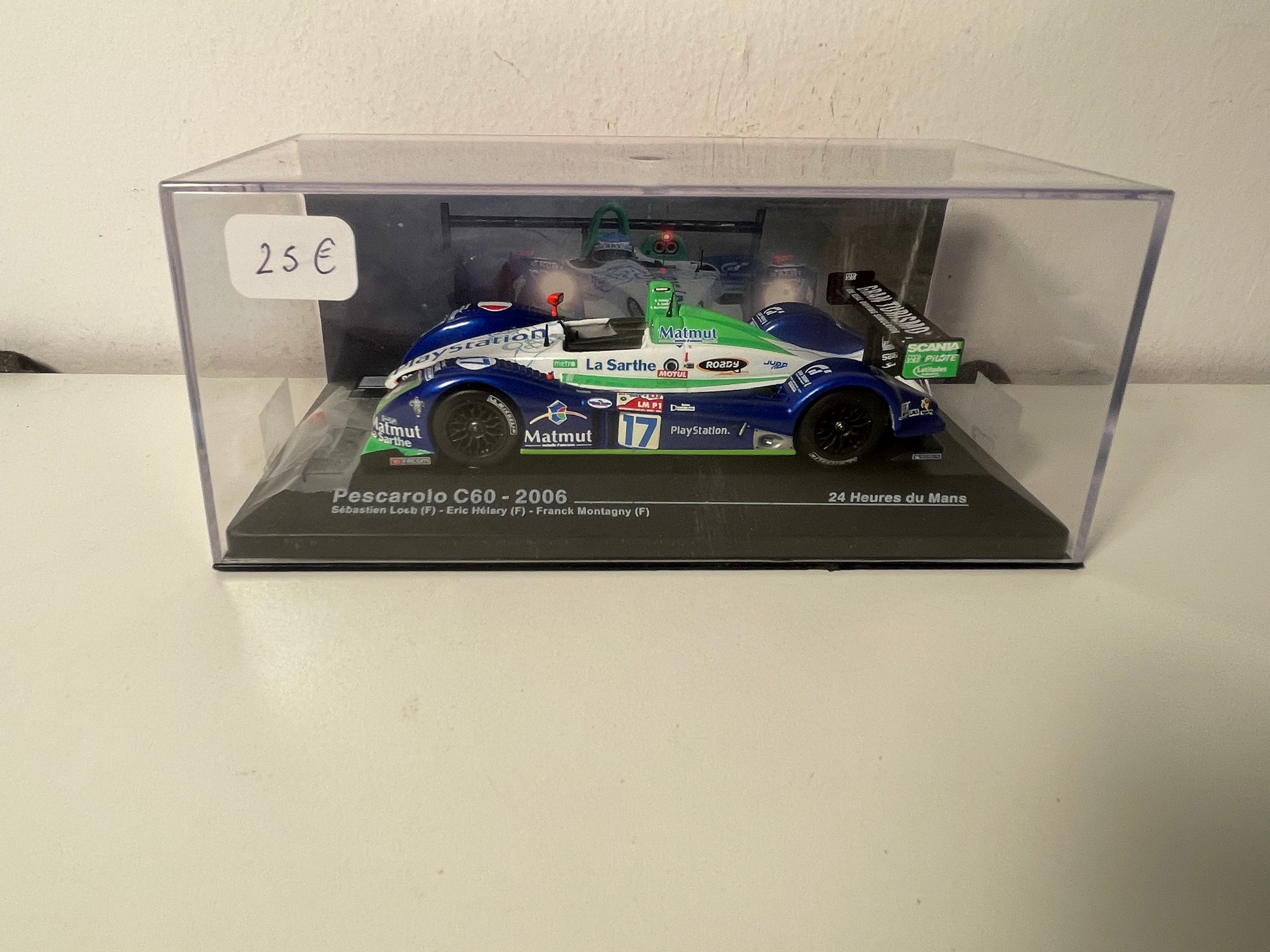 Pescarolo C60 bleue, blanche et verte numéro 17 - 24 heures du Mans de 2006 (UN RETRO A COLLER)