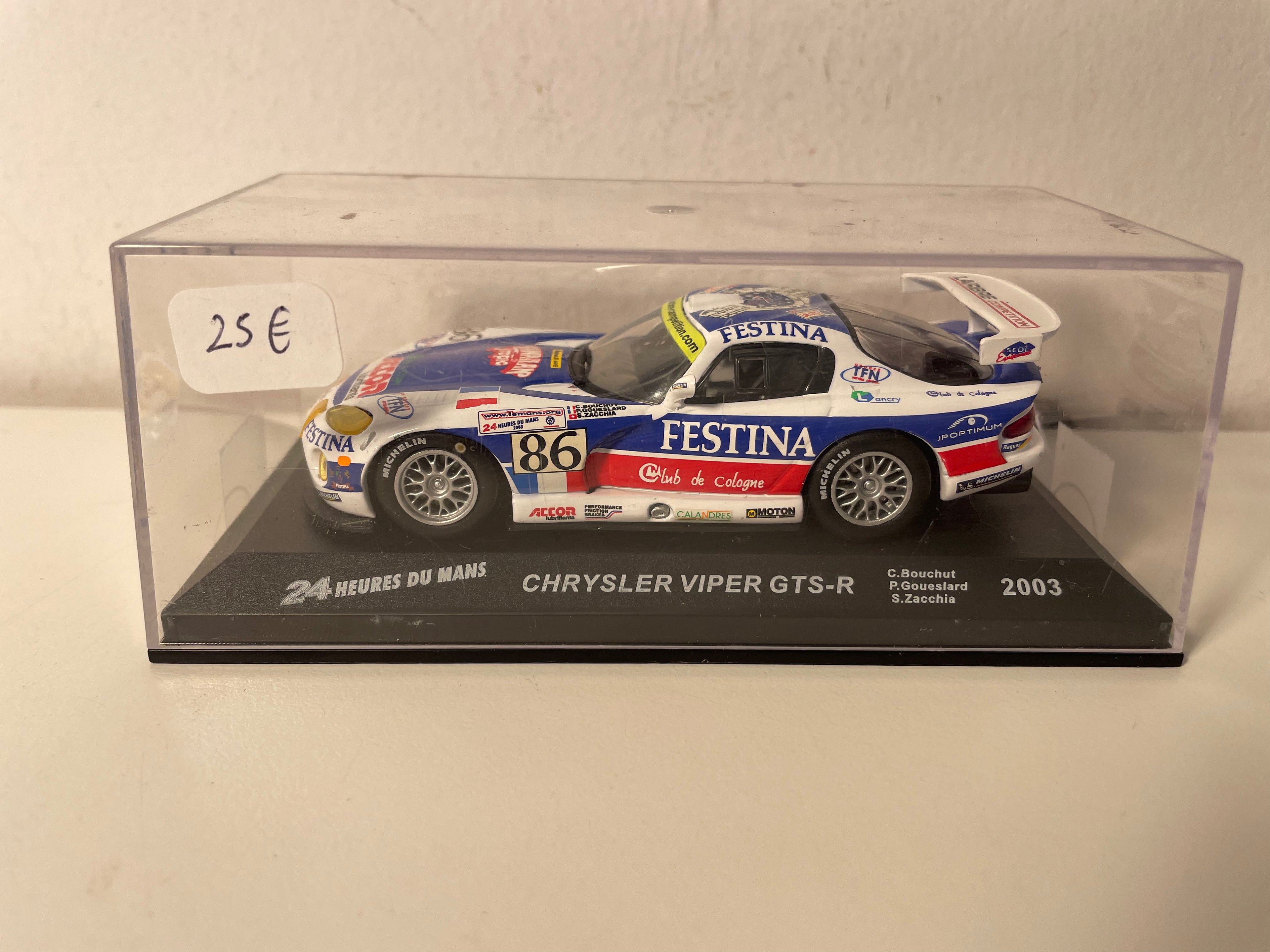 Chrysler Viper gts-r blo, wäiss a rout Nummer 86 - 24 Stonne vum Le Mans 2003