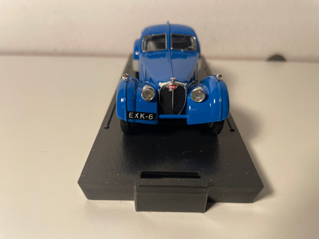 Bugatti 57S coupé blu del 1932/1934 (BRUMM)