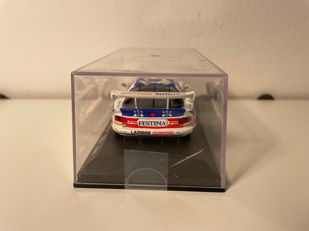 Chrysler Viper GTS-R bleue, blanche et rouge numéro 86 - 24 heures du Mans de 2003