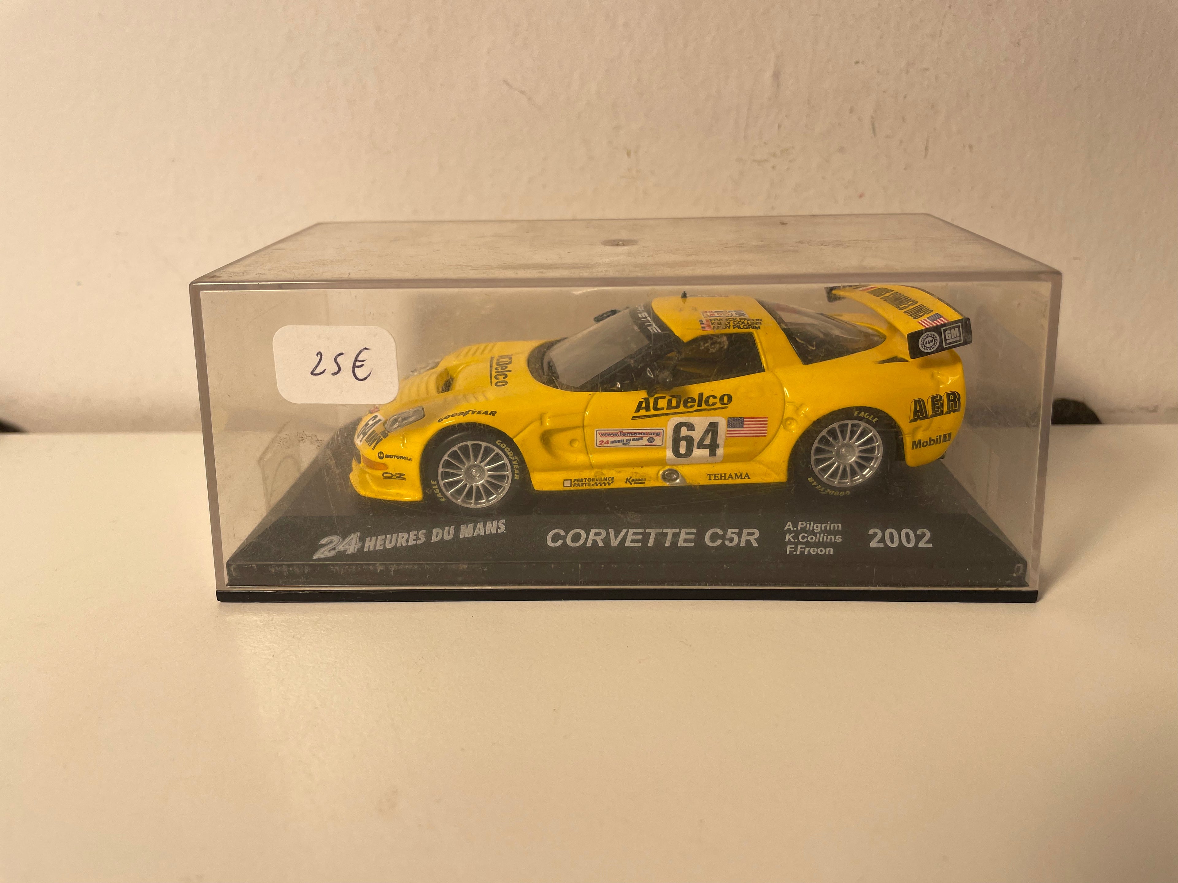 Corvette C5R jaune numéro 64 - 24 heures du Mans de 2002