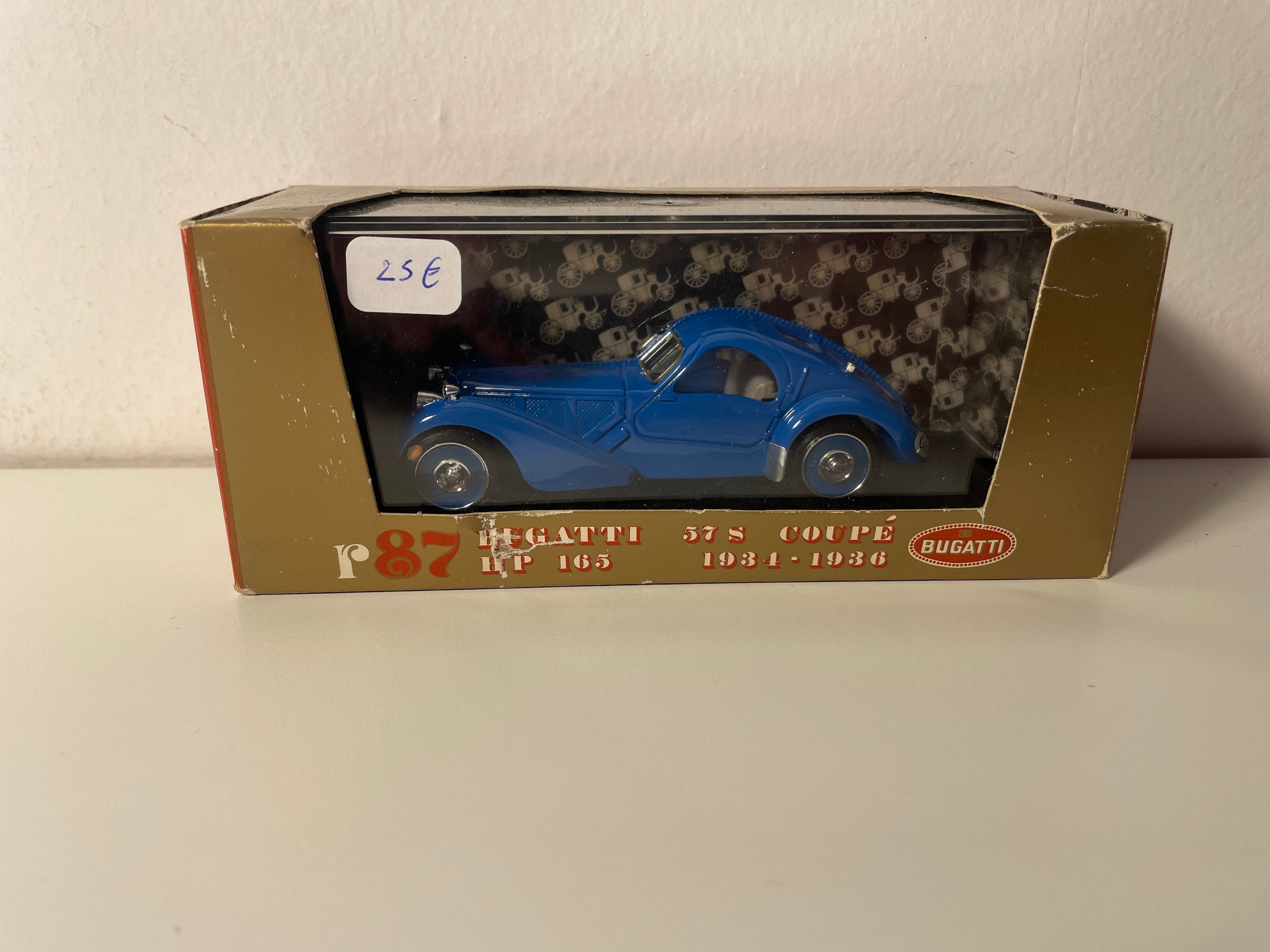 Bugatti 57S coupé blu del 1932/1934 (BRUMM)