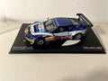 Aston Martin DBR9 bleue et blanche numéro 33 - 500 kms de Dijon de 2006