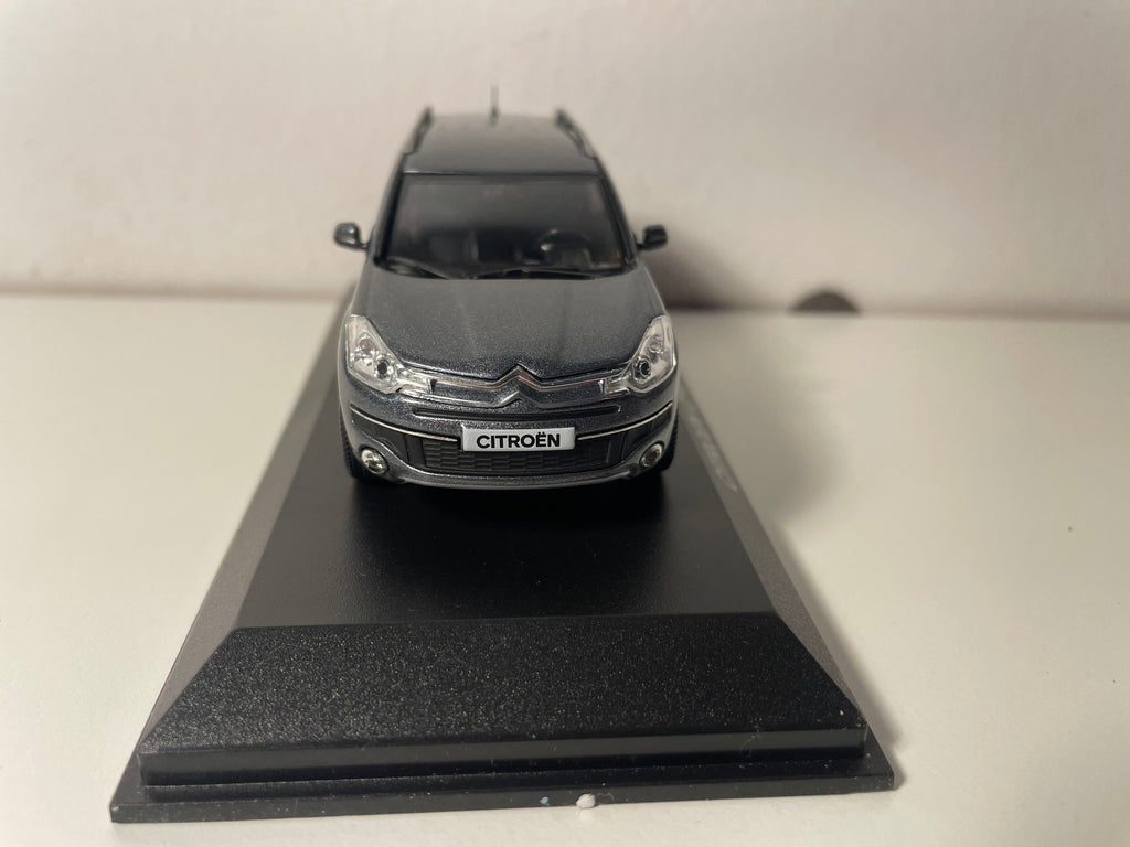 Citroën C.Crosser szary ciemny z 2007 roku - NOREV