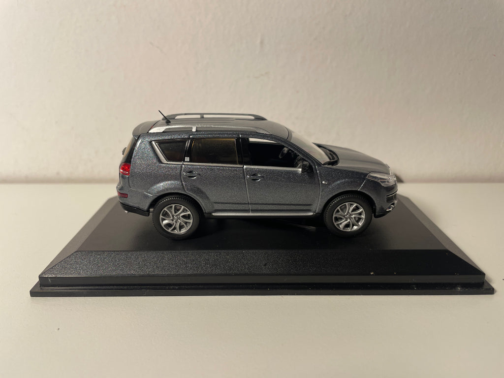 Citroën C.Crosser szary ciemny z 2007 roku - NOREV