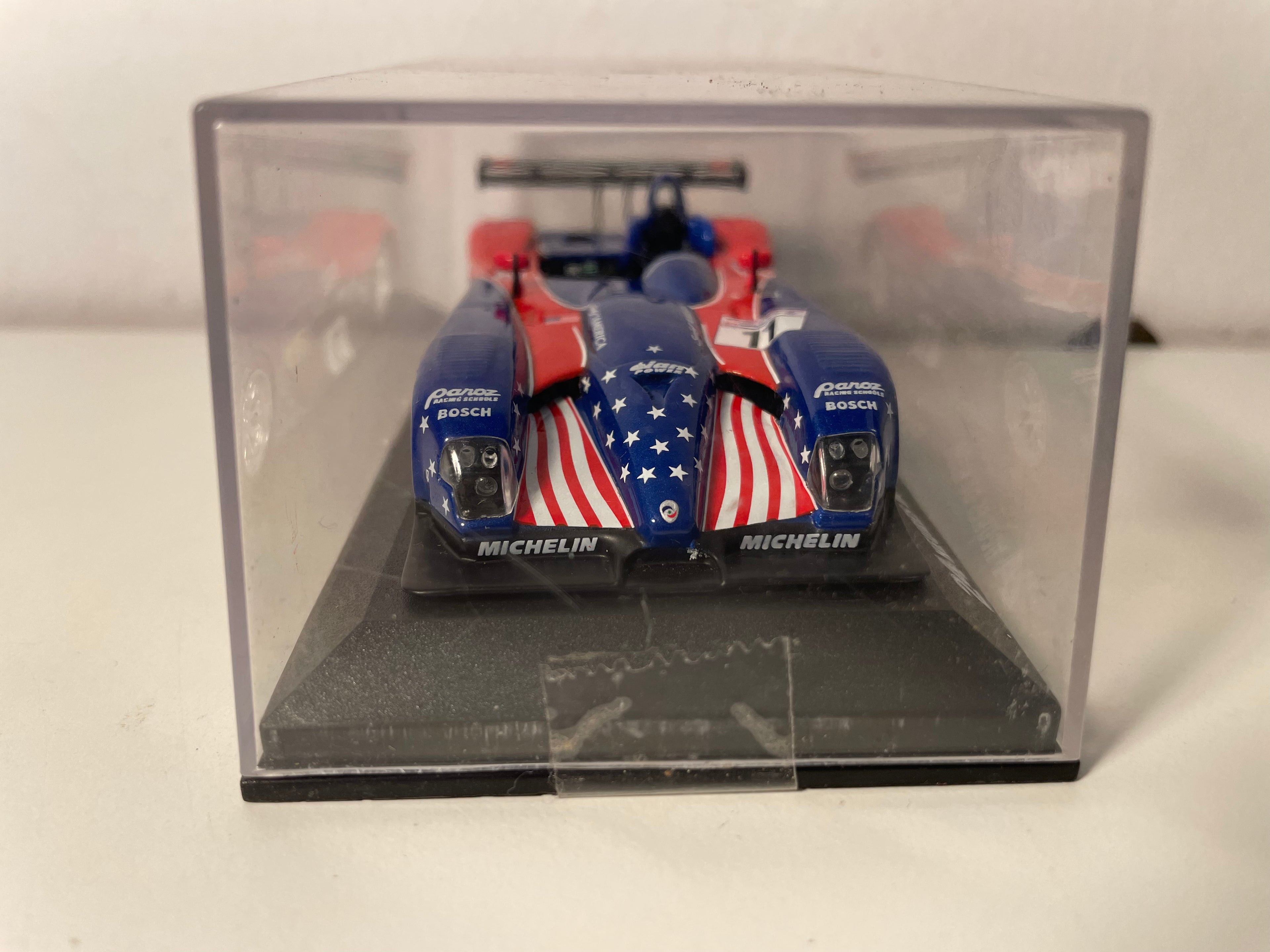 Panoz LMP01 bleue et rouge numéro 11 - 24 heures du Mans de 2002