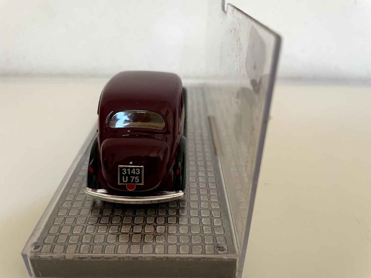 Simca 8/1200 burdeos de 1950 (Norev)