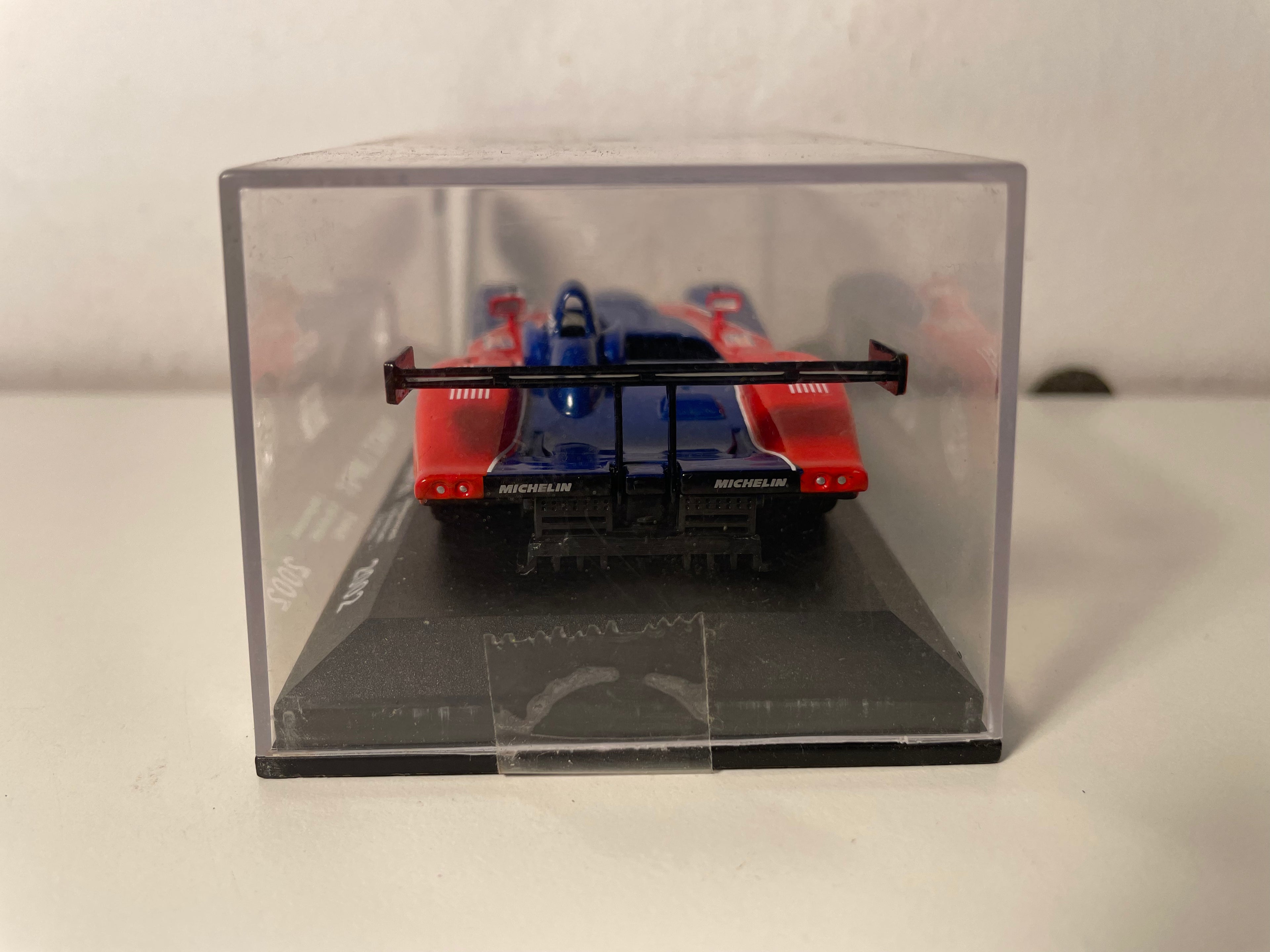 Panoz LMP01 bleue et rouge numéro 11 - 24 heures du Mans de 2002