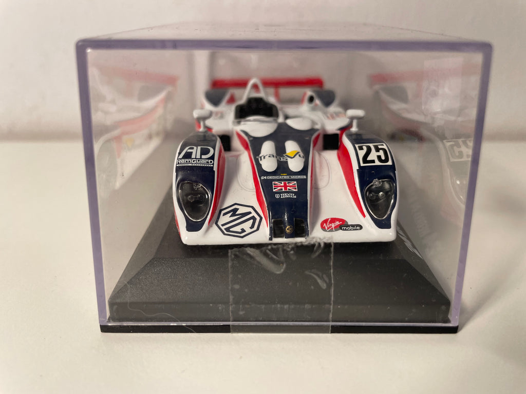 MG Lola EX257 blanche, bleue et rouge numéro 25 - 24 heures du Mans de 2004