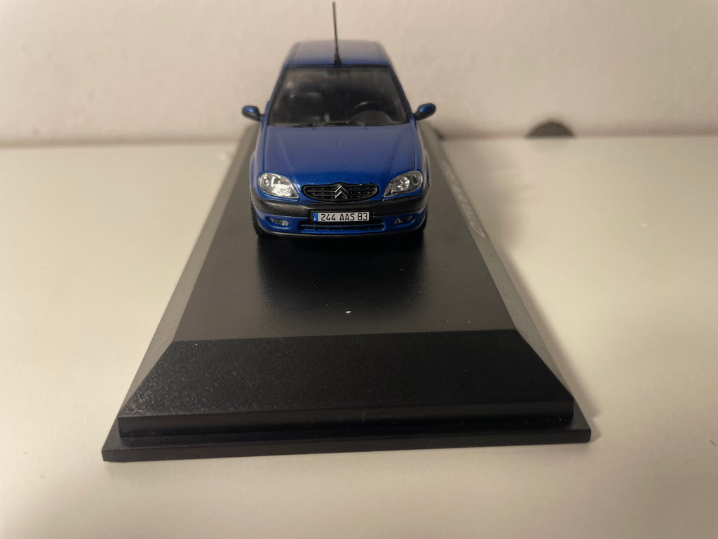 Citroën Saxo niebieska - NOREV
