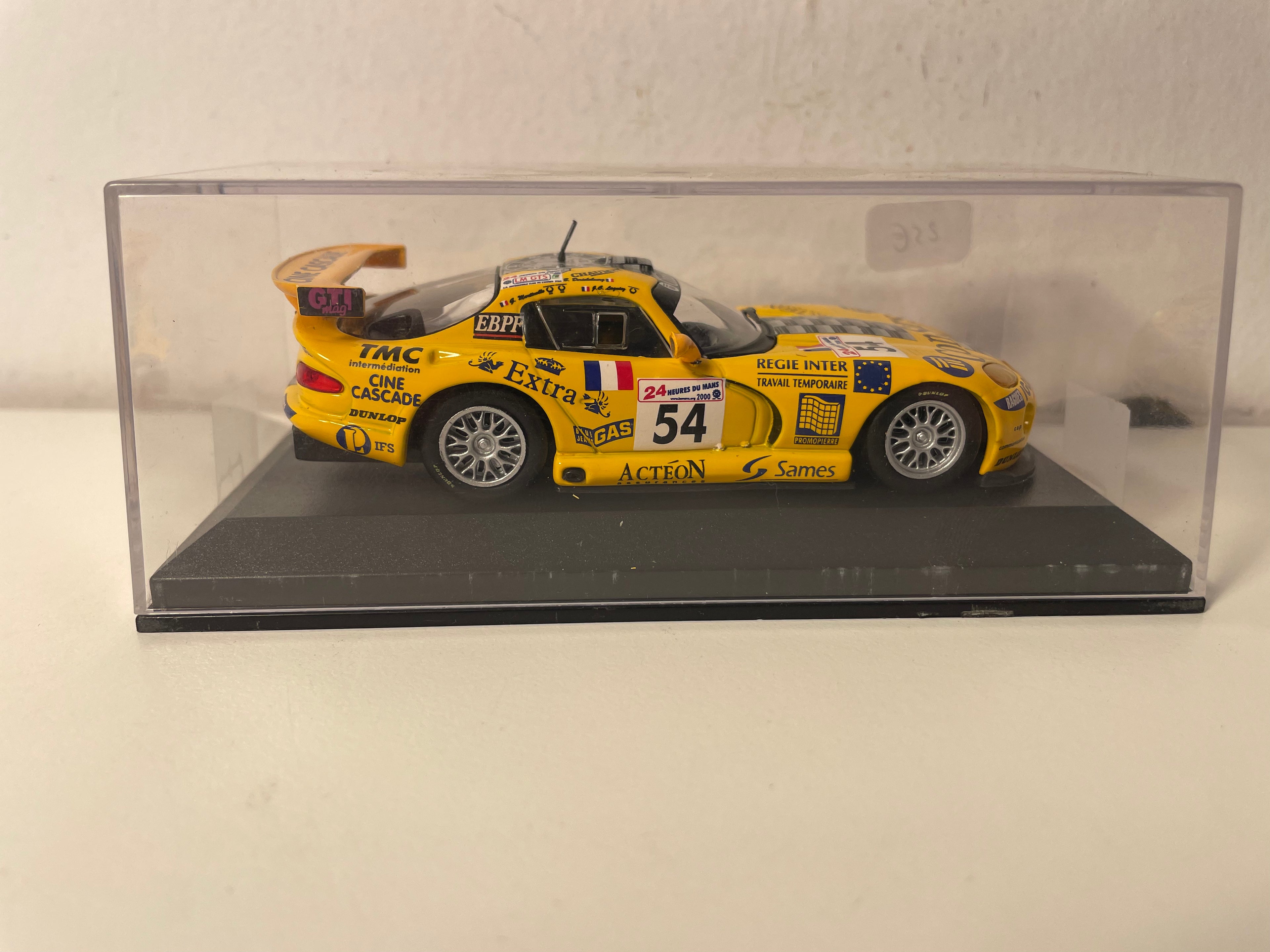 Giele Chrysler Viper GTS-R Nummer 54 (24 Stonnen Le Mans 2000)
