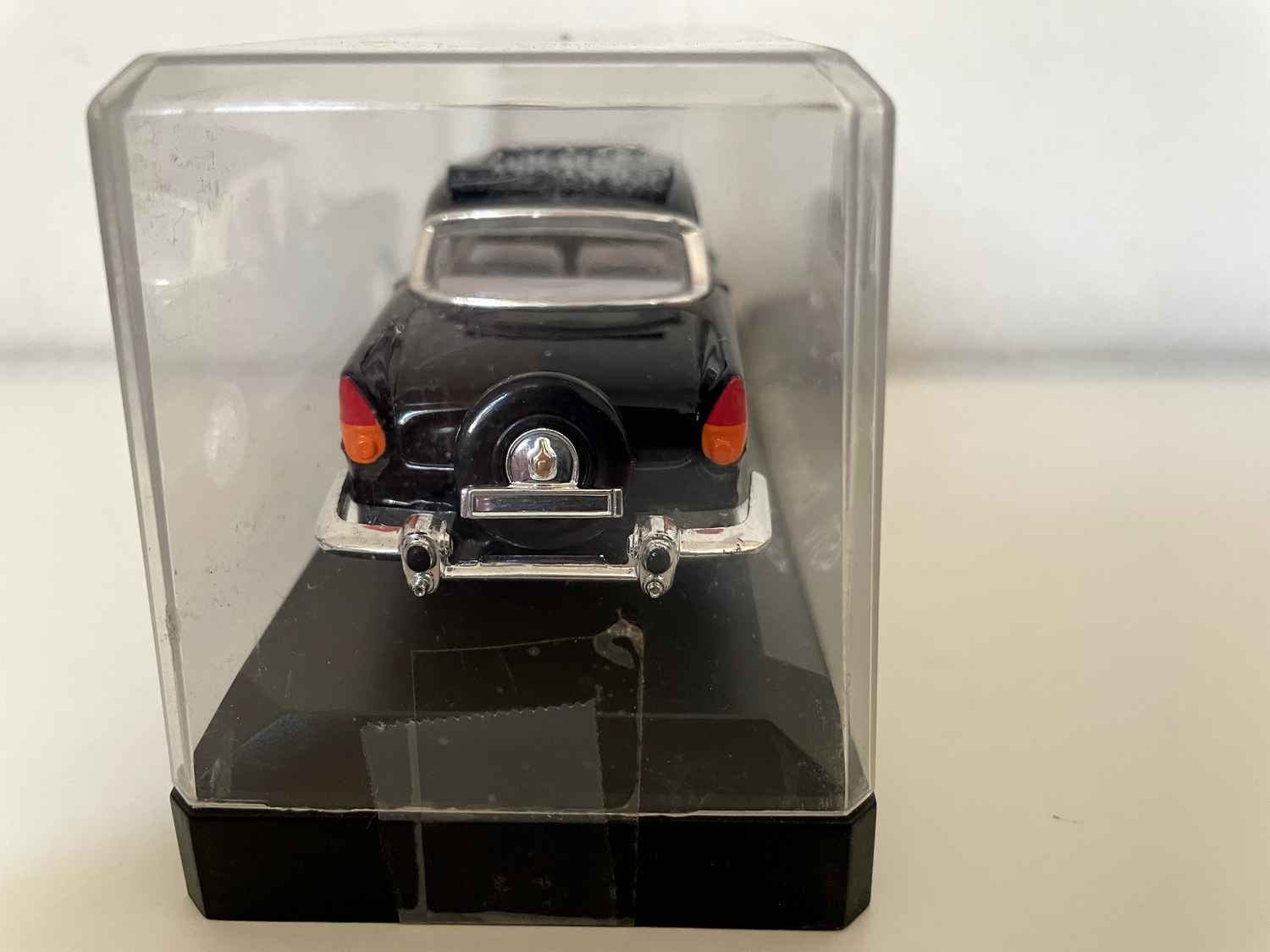 Black Simca Chambord Présidence from 1958 (Solido reference 4570)