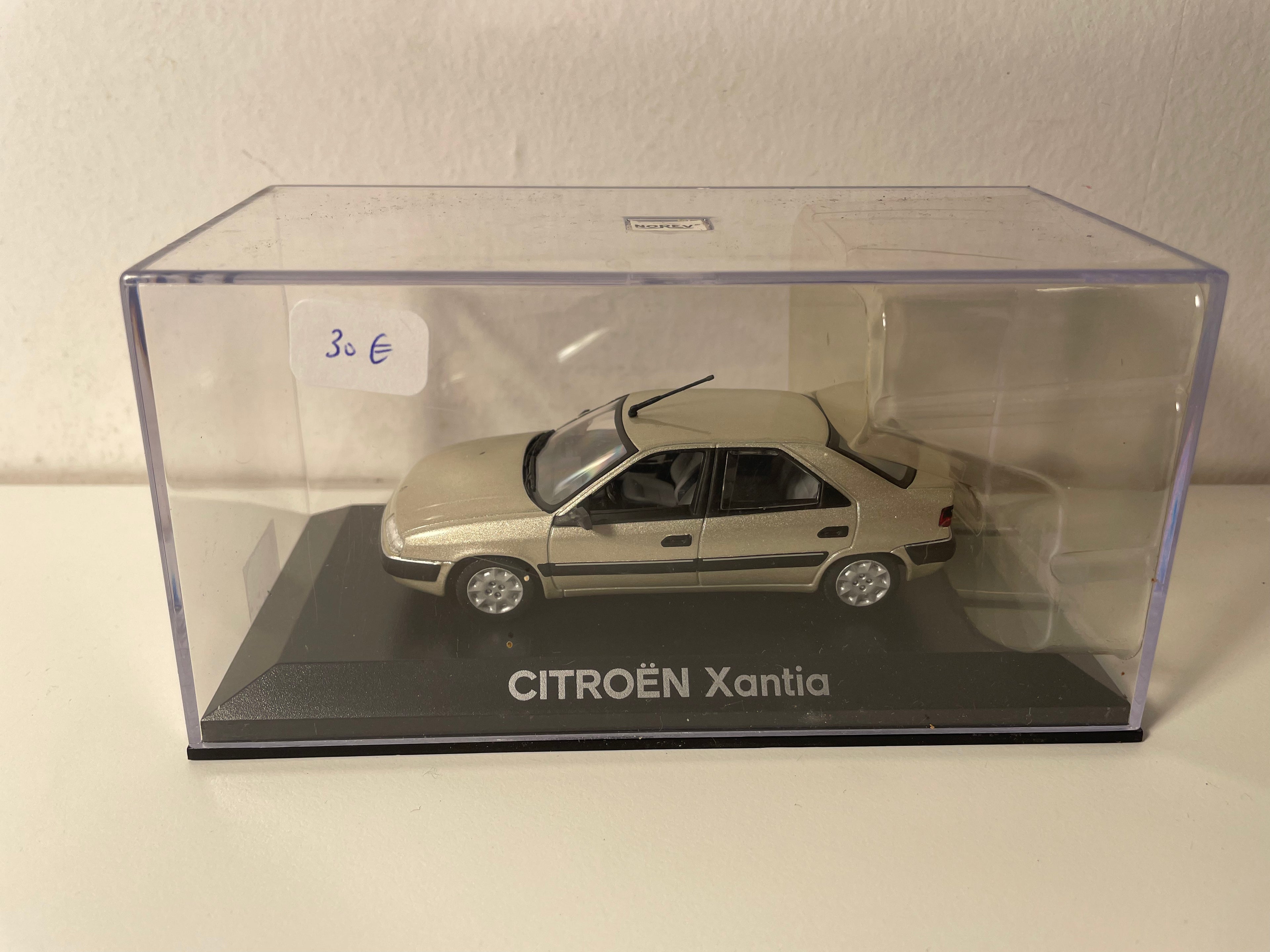 Citroën Xantia lichtbruin? - NOREV