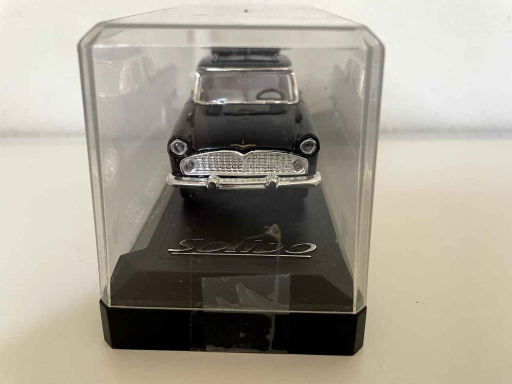Black Simca Chambord Présidence from 1958 (Solido reference 4570)