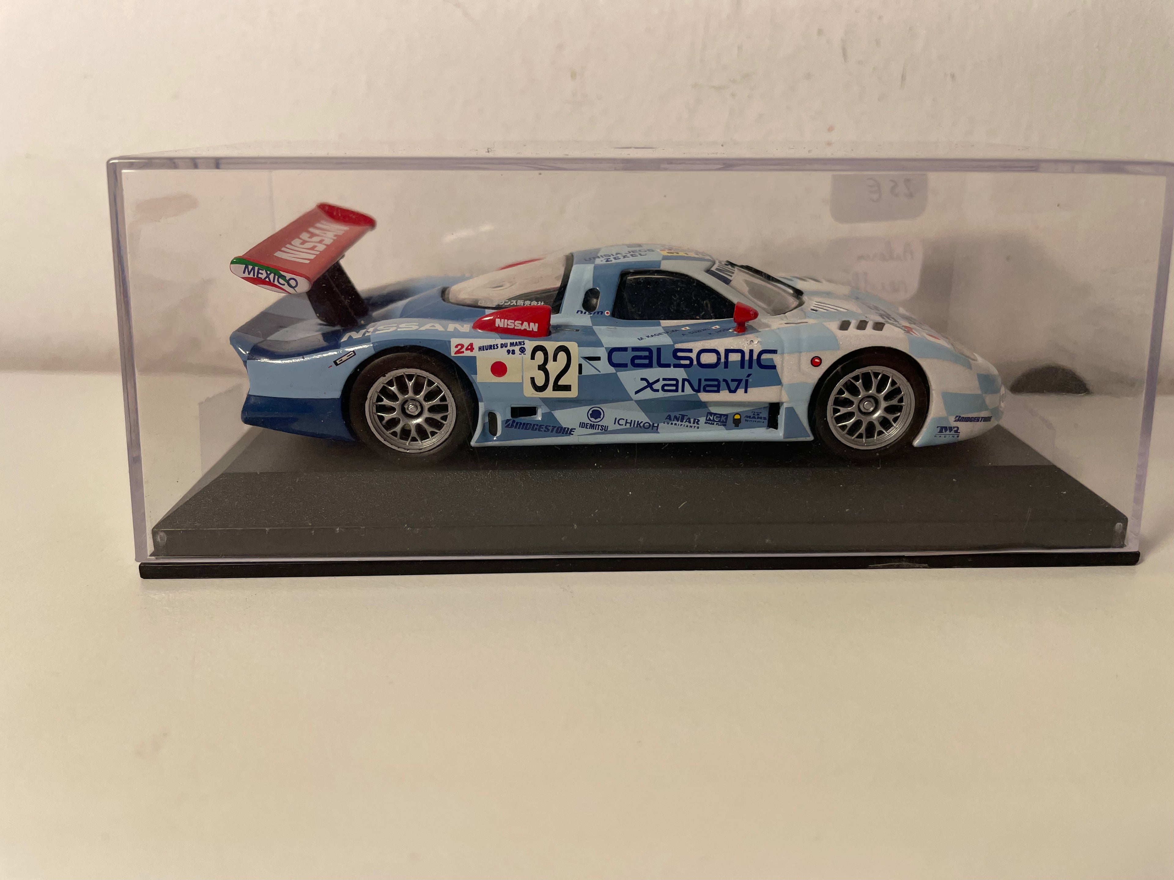 Bloen Nissan R390 GT1 Nummer 32 (24 Stonnen Le Mans 1998)