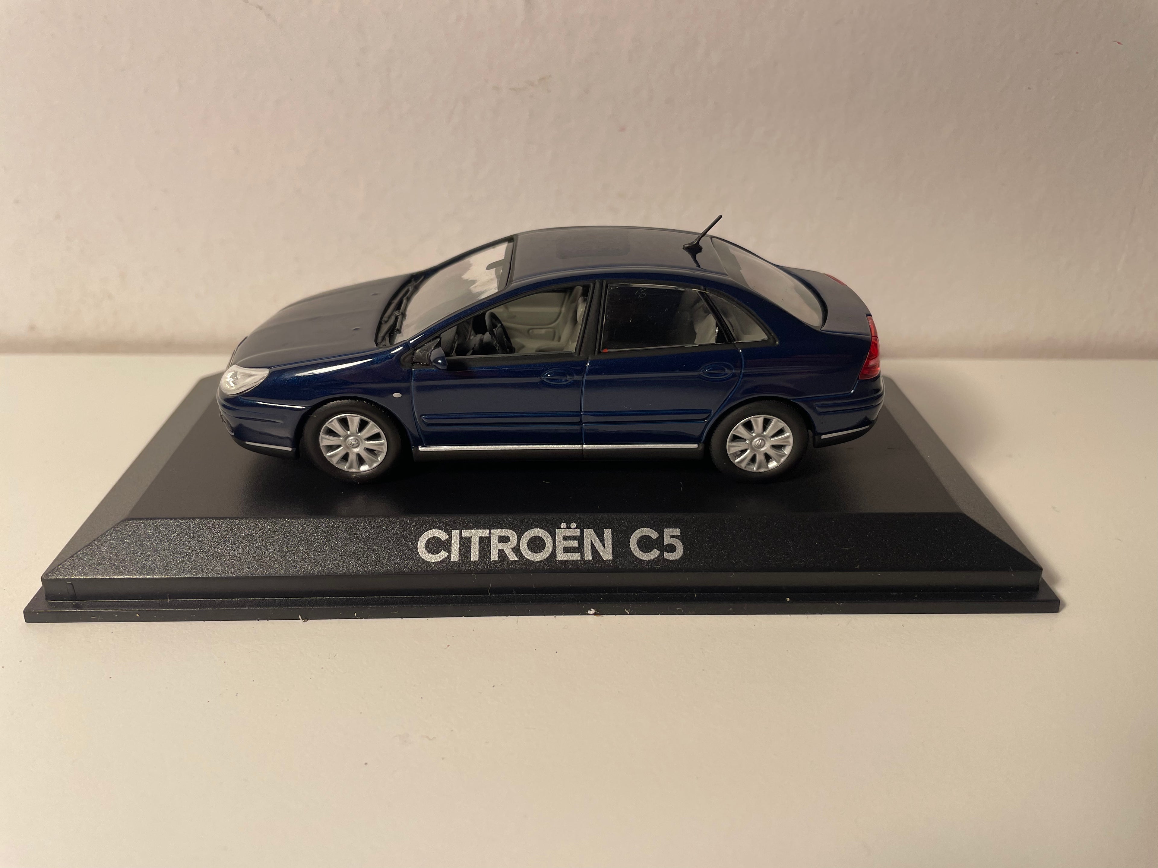 Citroën C5 blauwe sedan (blauw Mauritius) - NOREV