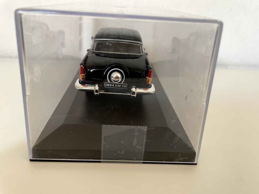 Schwaarz Simca Présidence vun 1958 (Auto an eng Basis bäigefüügt)