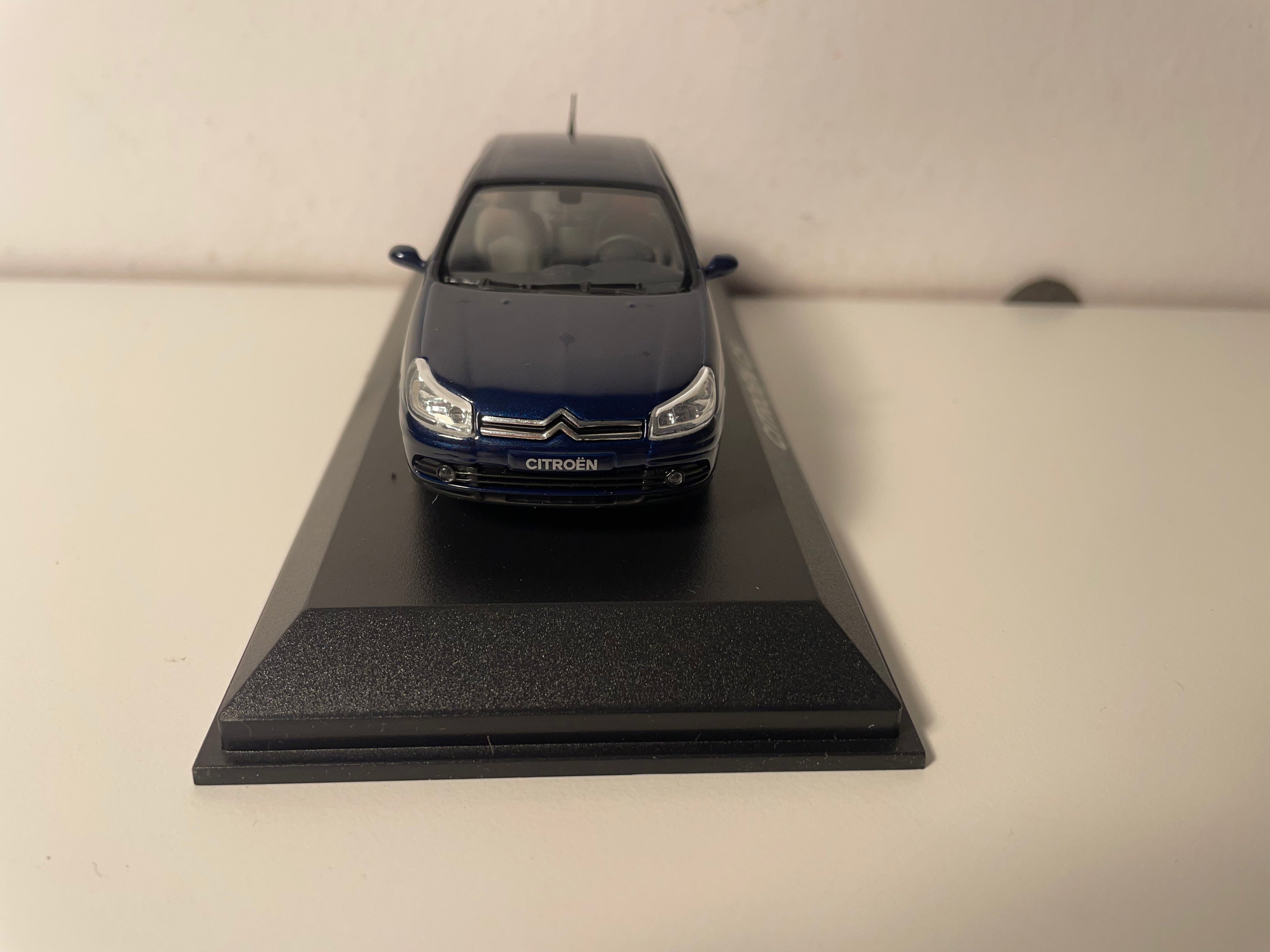 Citroën C5 blauwe sedan (blauw Mauritius) - NOREV