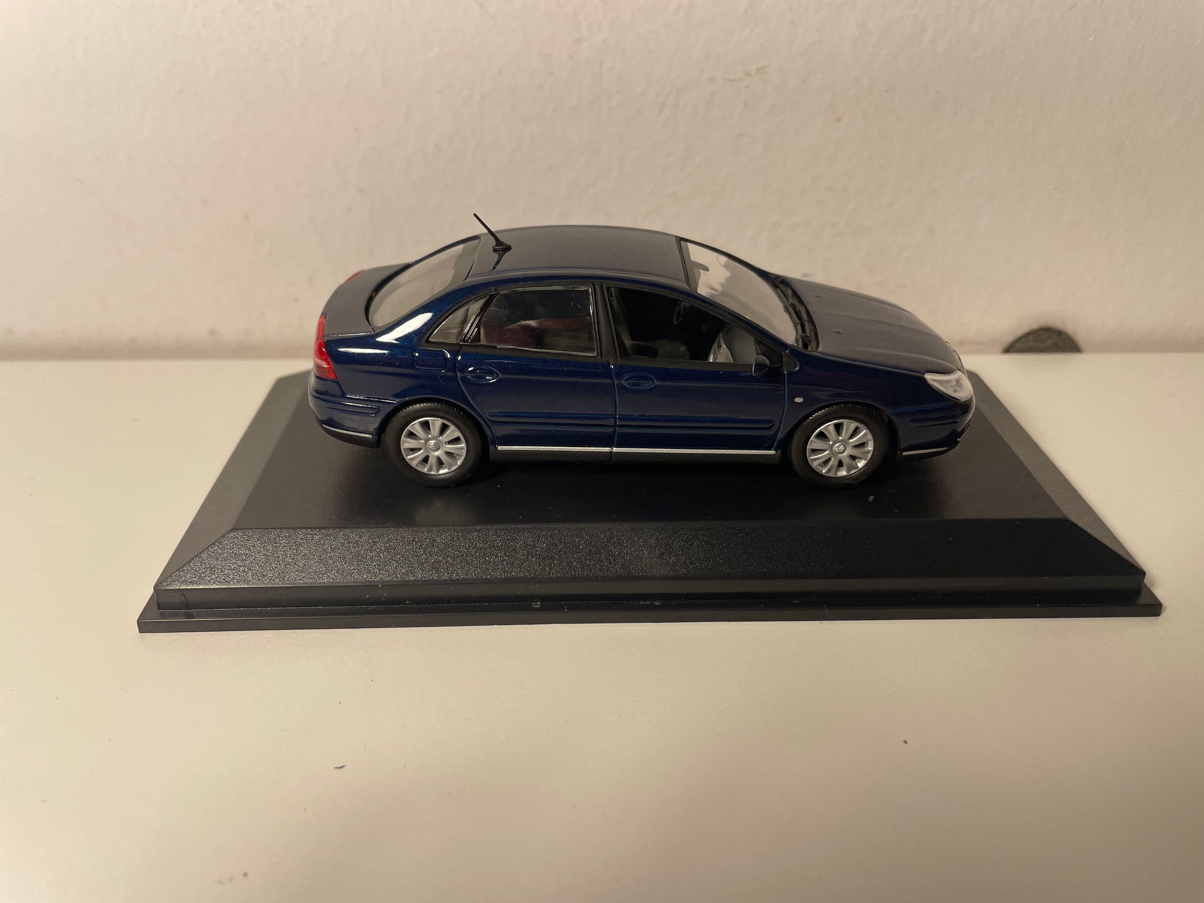 Citroën C5 blauwe sedan (blauw Mauritius) - NOREV