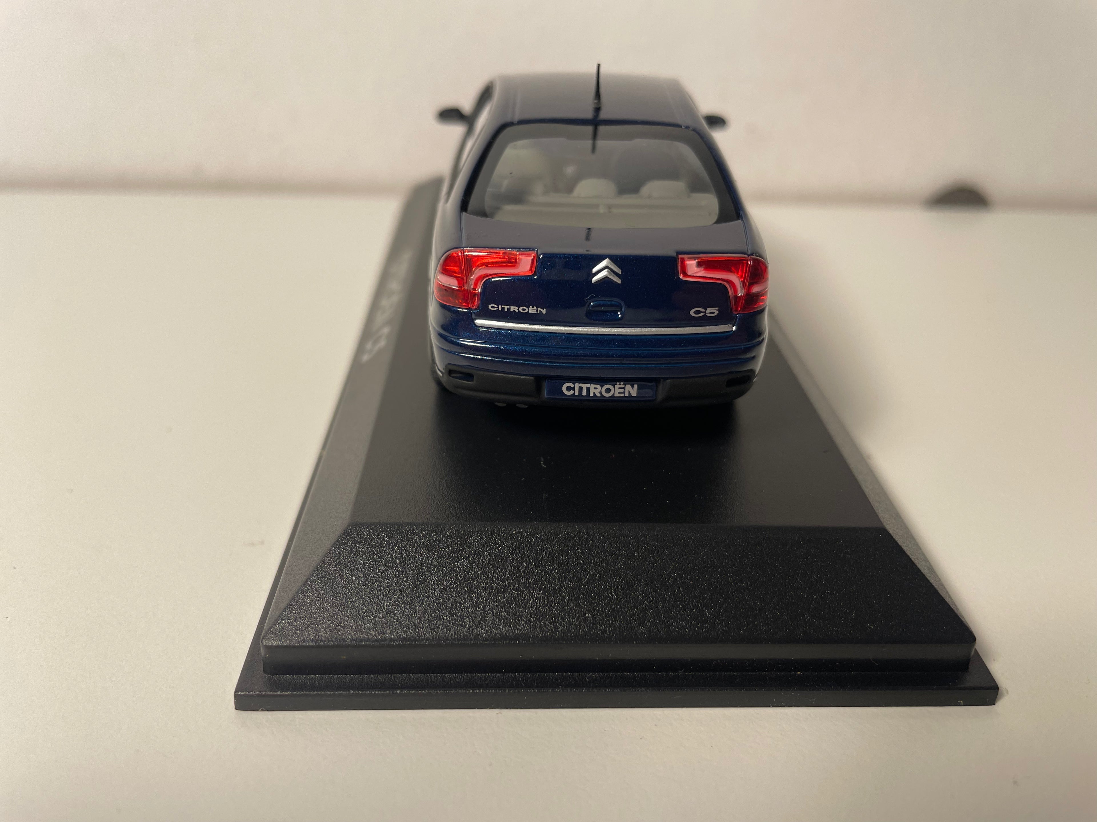 Citroën C5 blauwe sedan (blauw Mauritius) - NOREV