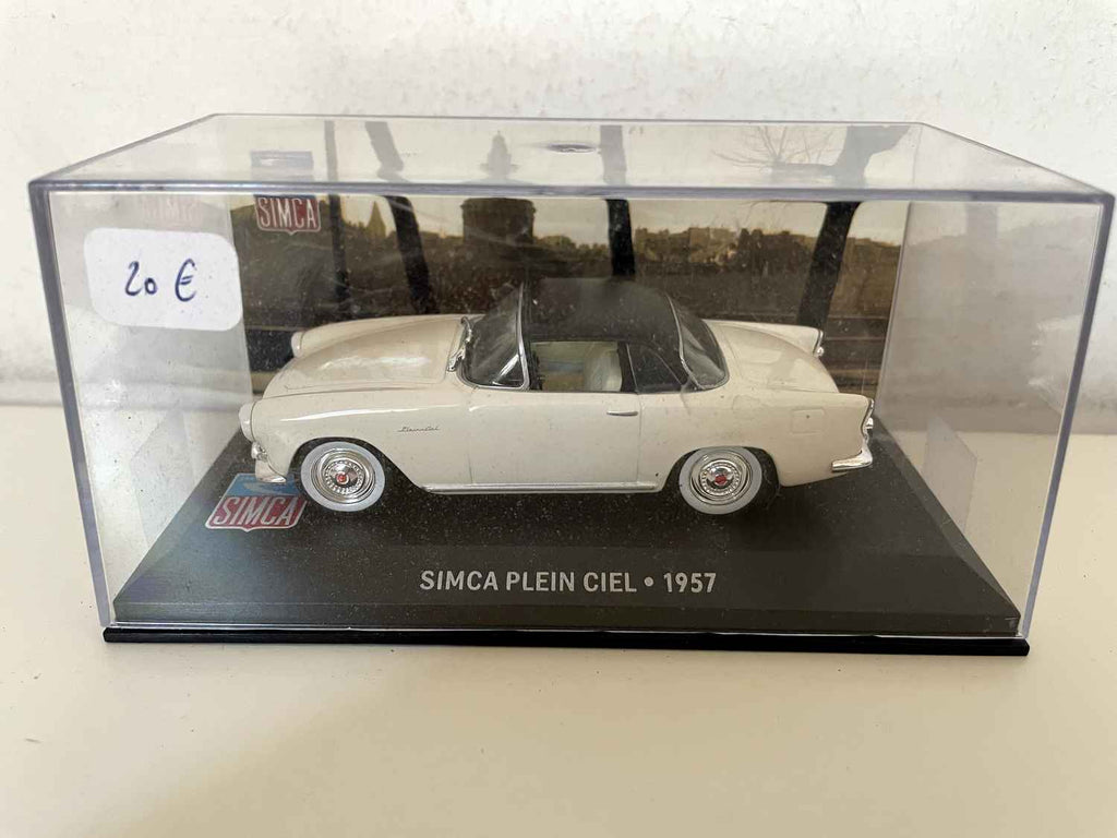 SIMCA Full Sky beige a schwaarz Daach vun 1957