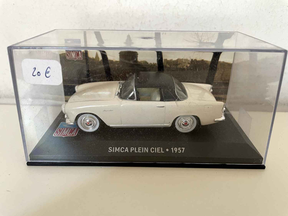 SIMCA Full Sky beige a schwaarz Daach vun 1957