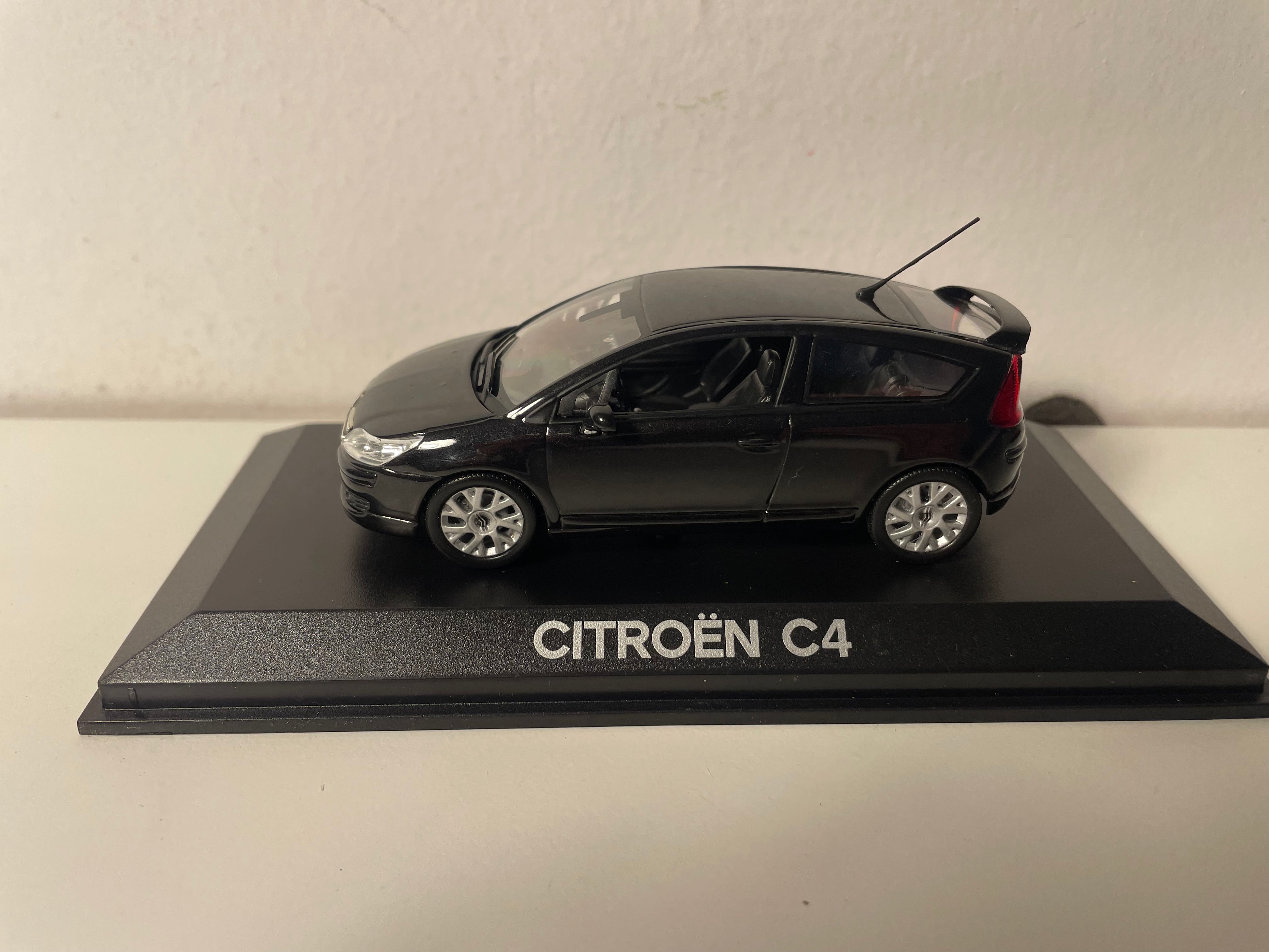 Citroën C4 coupé noir (noir Obsidien) - NOREV