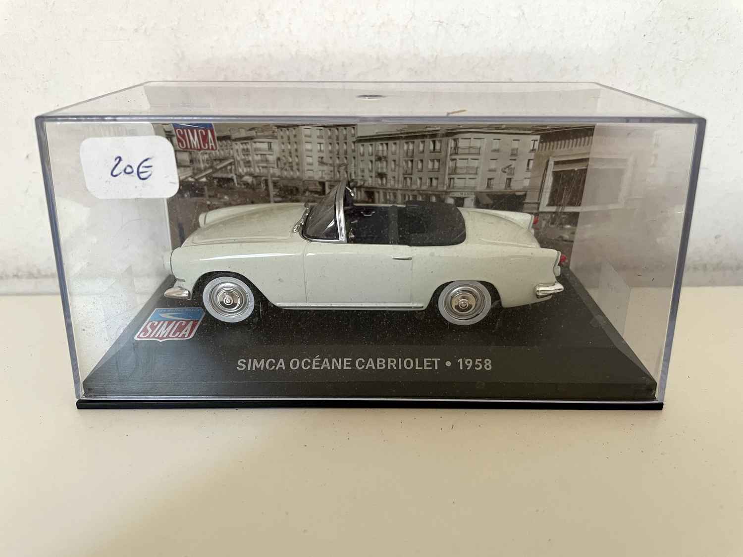 SIMCA Océane convertible de 1958 en color blanco roto/crema