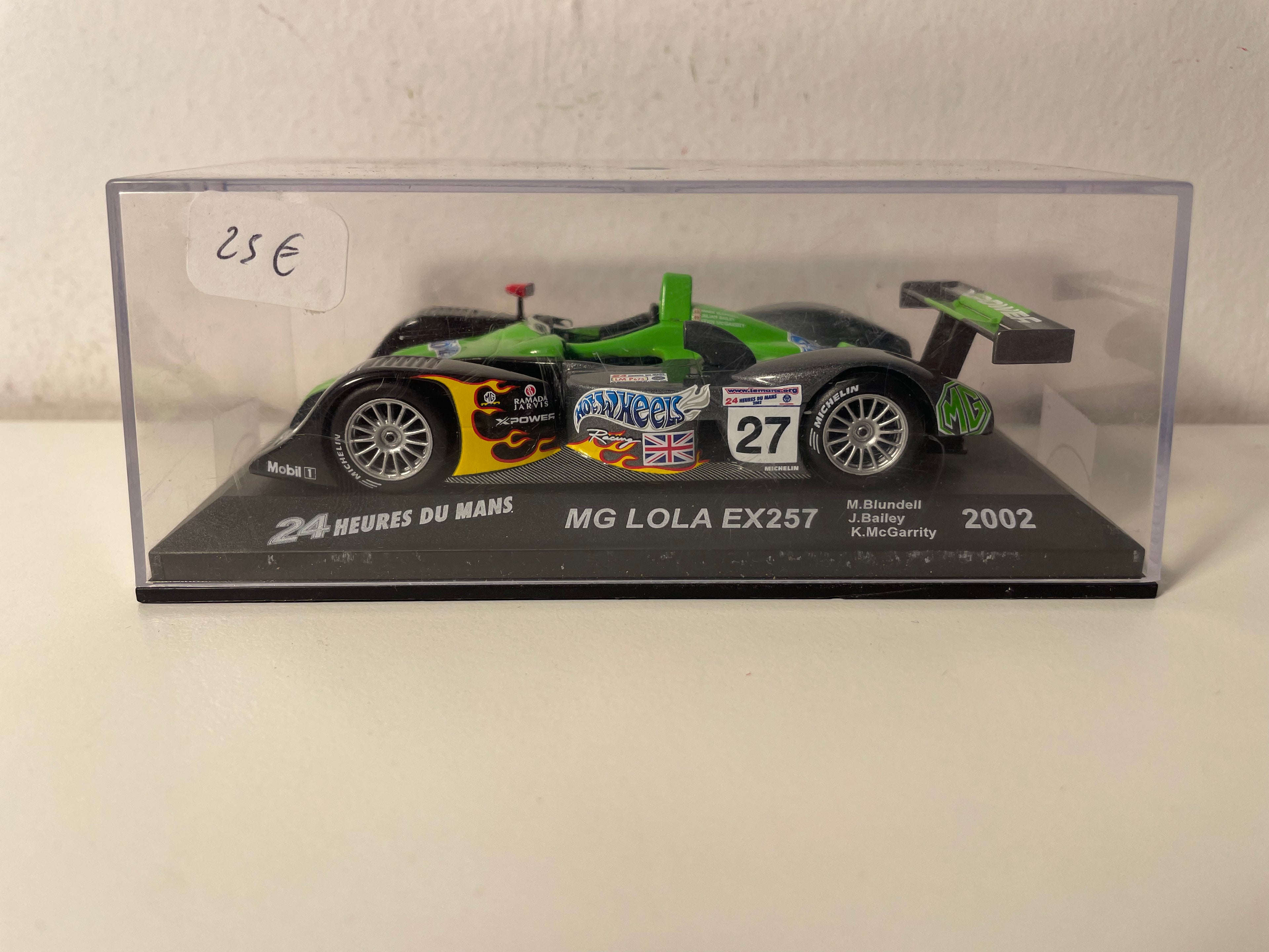 MG Lola EX257 verte, noire et grise numéro 27 - 24 heures du Mans de 2002