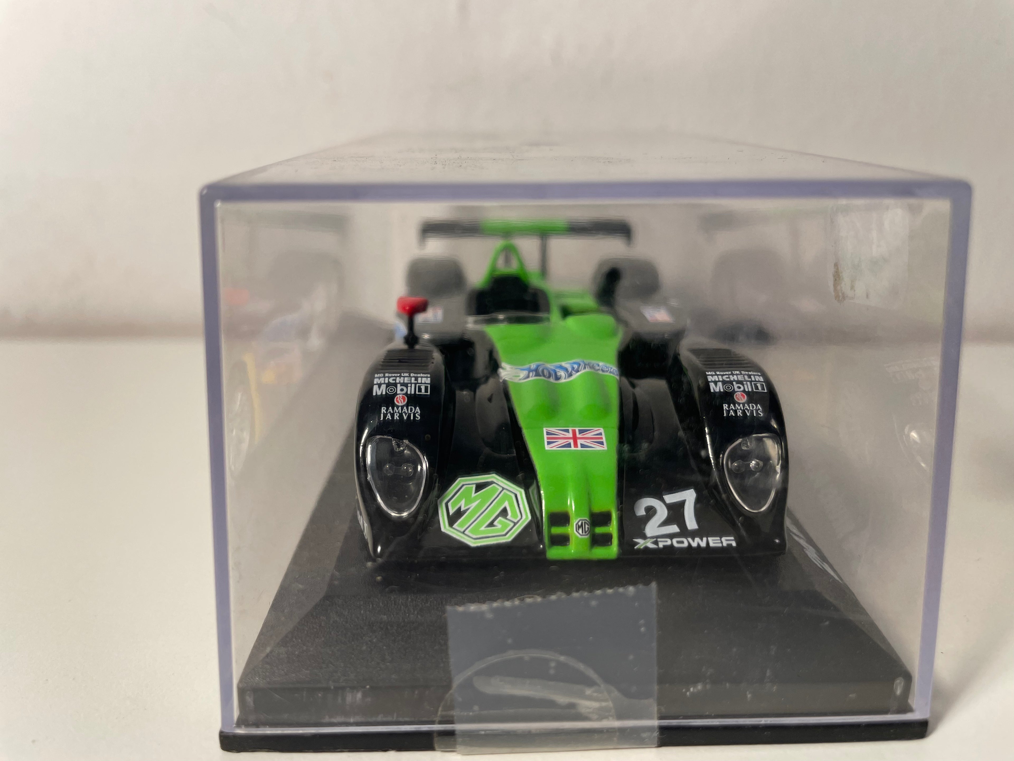 MG Lola EX257 verte, noire et grise numéro 27 - 24 heures du Mans de 2002
