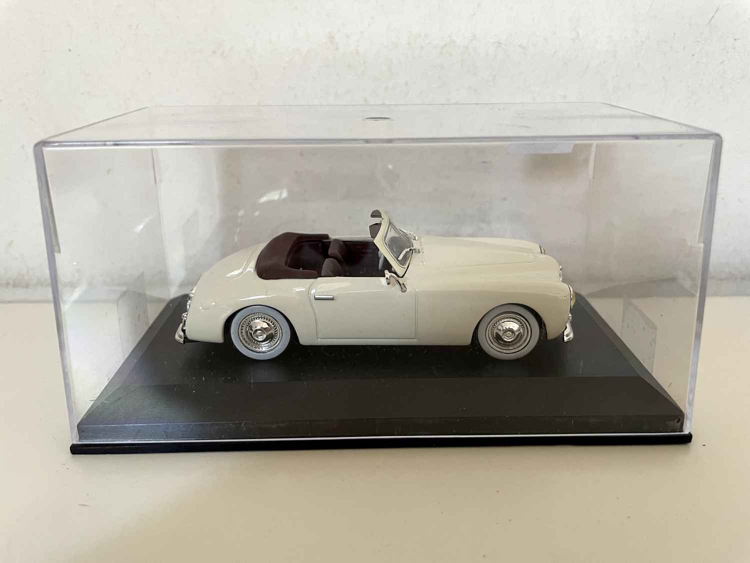 SIMCA Sport en color blanco roto de 1949