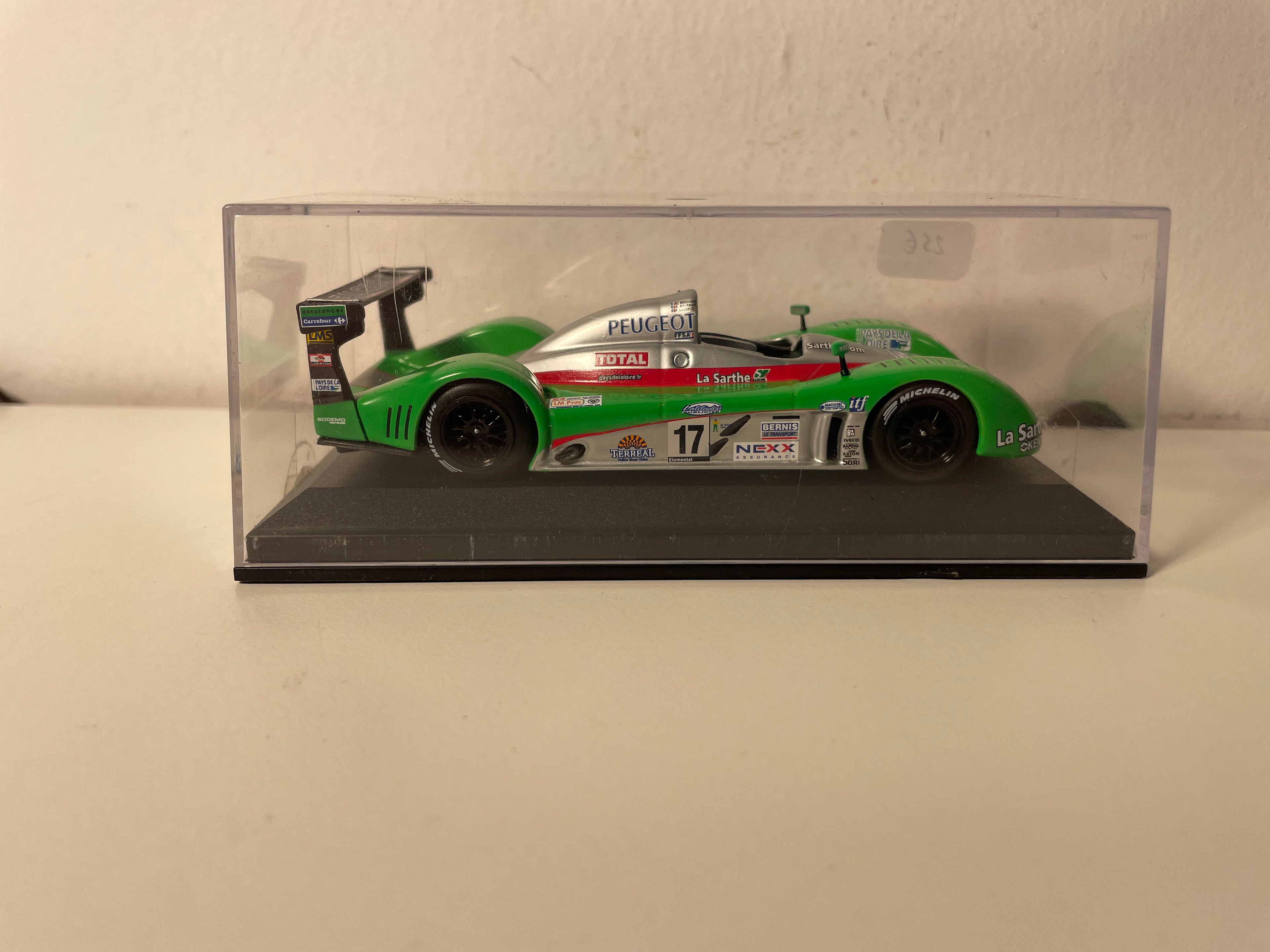 Courage C60 verte et grise numéro 17 - 24 heures du Mans de 2002
