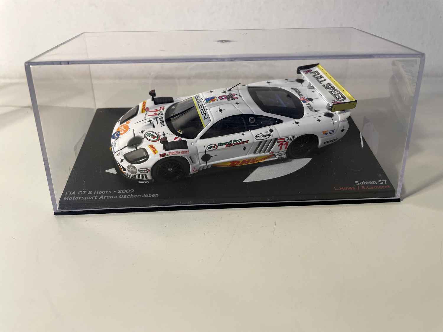 Saleen S7 branca número 11 - FIA GT 2 horas de 2009 - Motorsport Arena Oschersleben