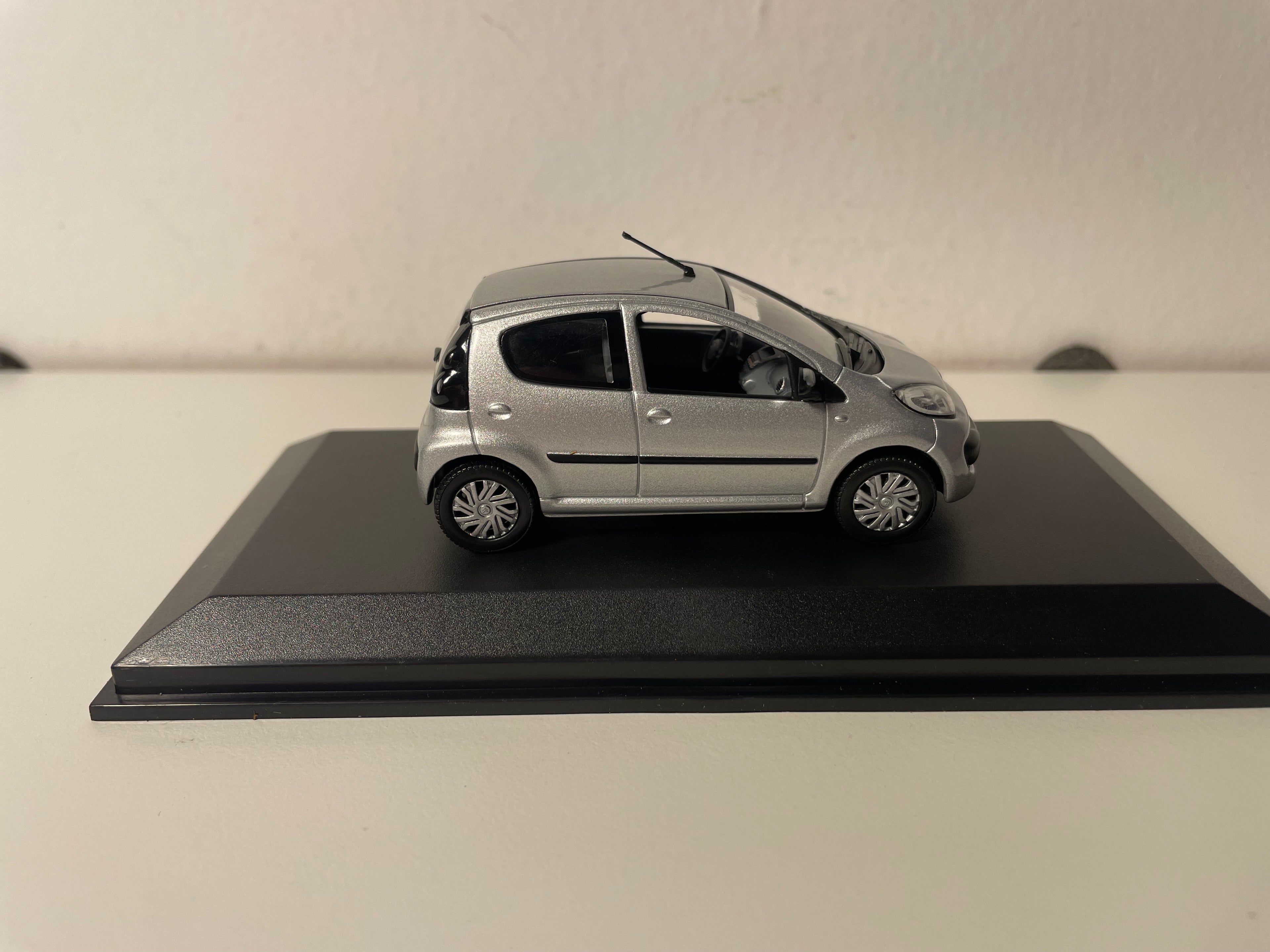 Citroën C1 gris (gris Gallium) - NOREV
