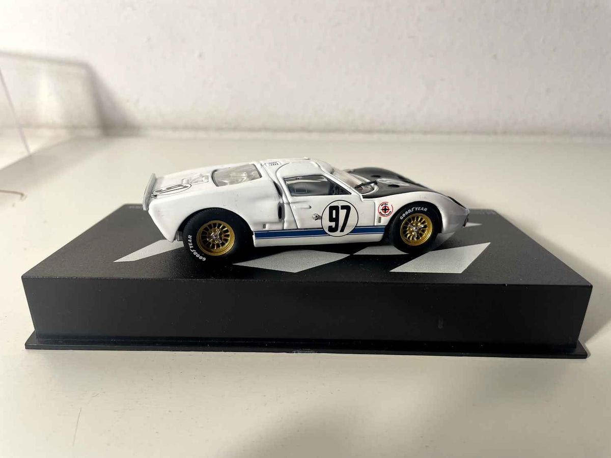 Ford GT MKII Weiß, Schwarz und Blau Nummer 97 - 24 Stunden von Daytona 1966 (Daytona International Speedway)