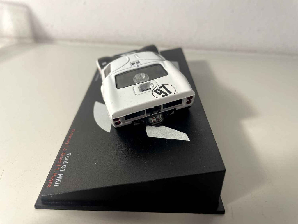 Ford GT MKII Weiß, Schwarz und Blau Nummer 97 - 24 Stunden von Daytona 1966 (Daytona International Speedway)