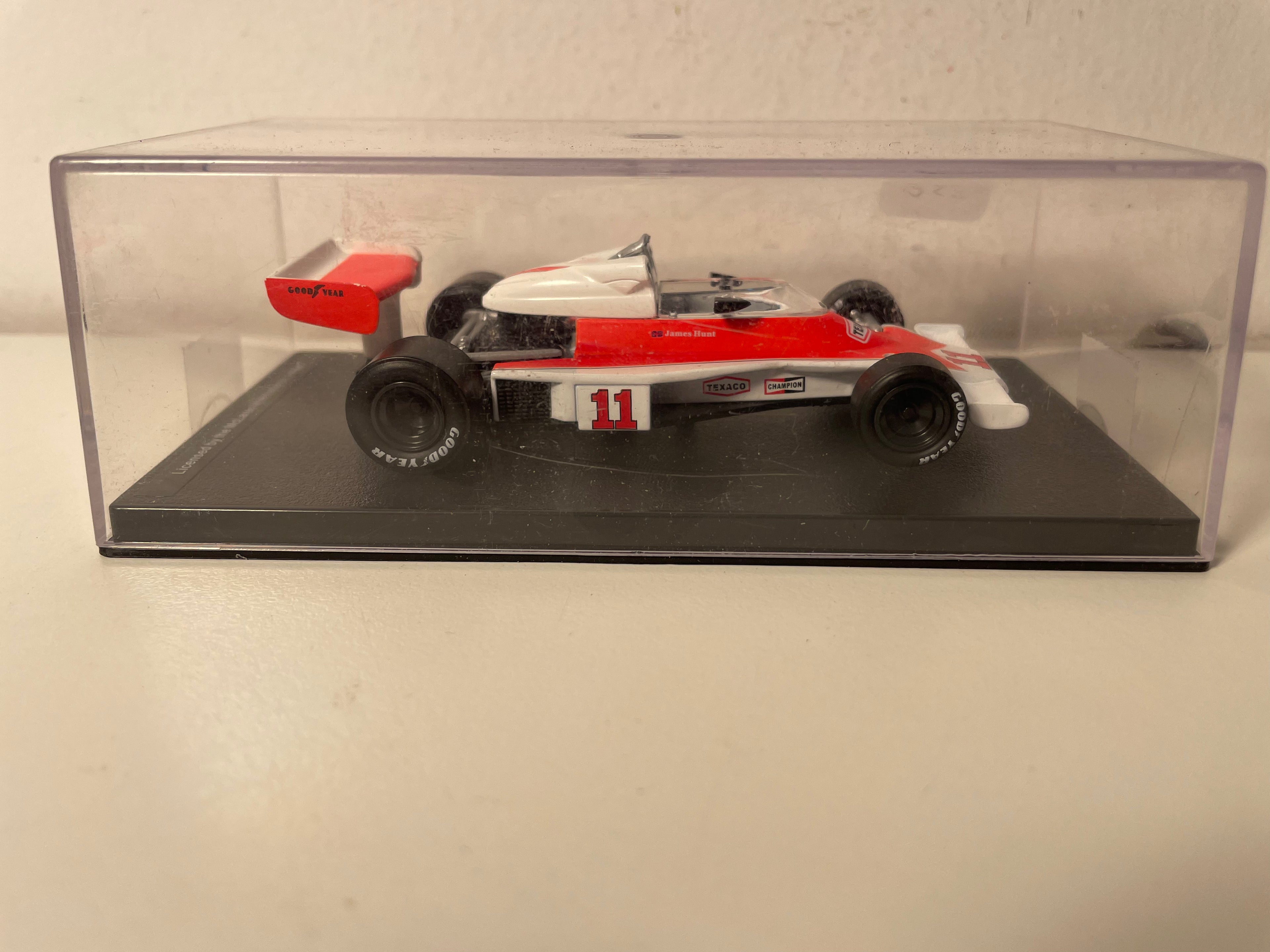 McLaren Ford M23 orange et blanche numéro 11 de 1976 - Formule 1