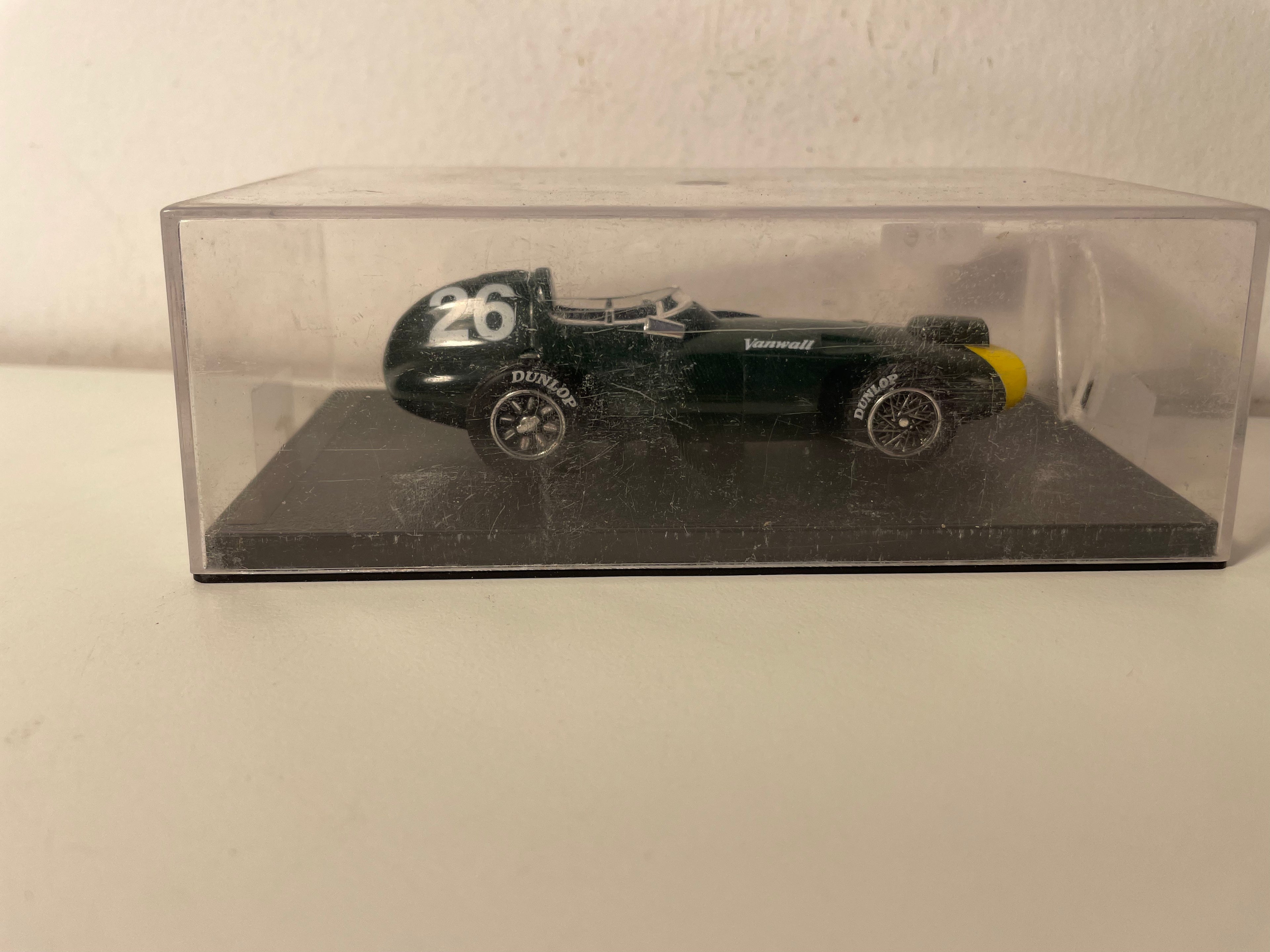 VW57 Vanwall verde número 26 de 1957 (Fórmula 1)