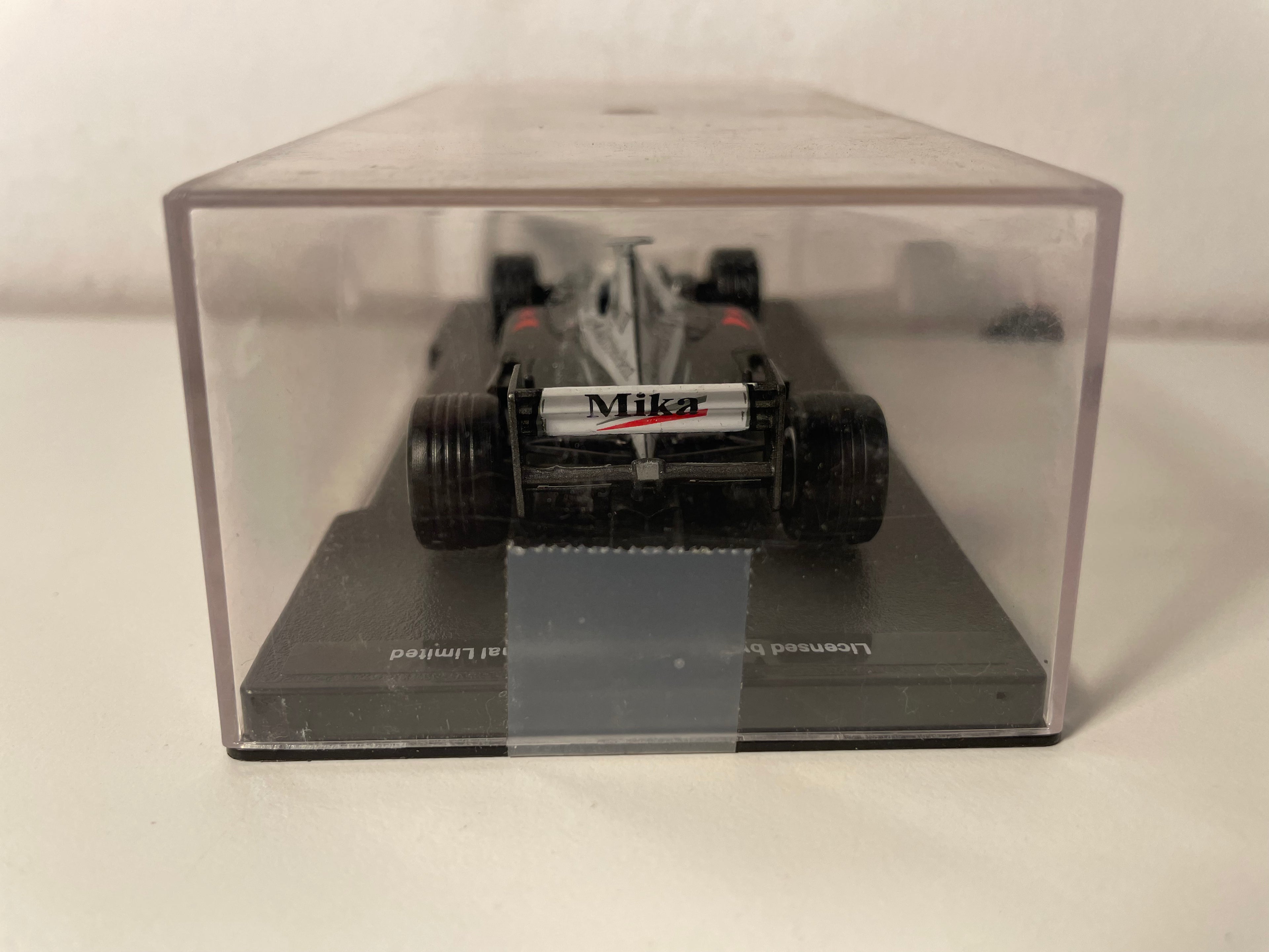 McLaren Mercedes MP4/14 noire, grise et blanche numéro 1 de 1999 - Formule 1
