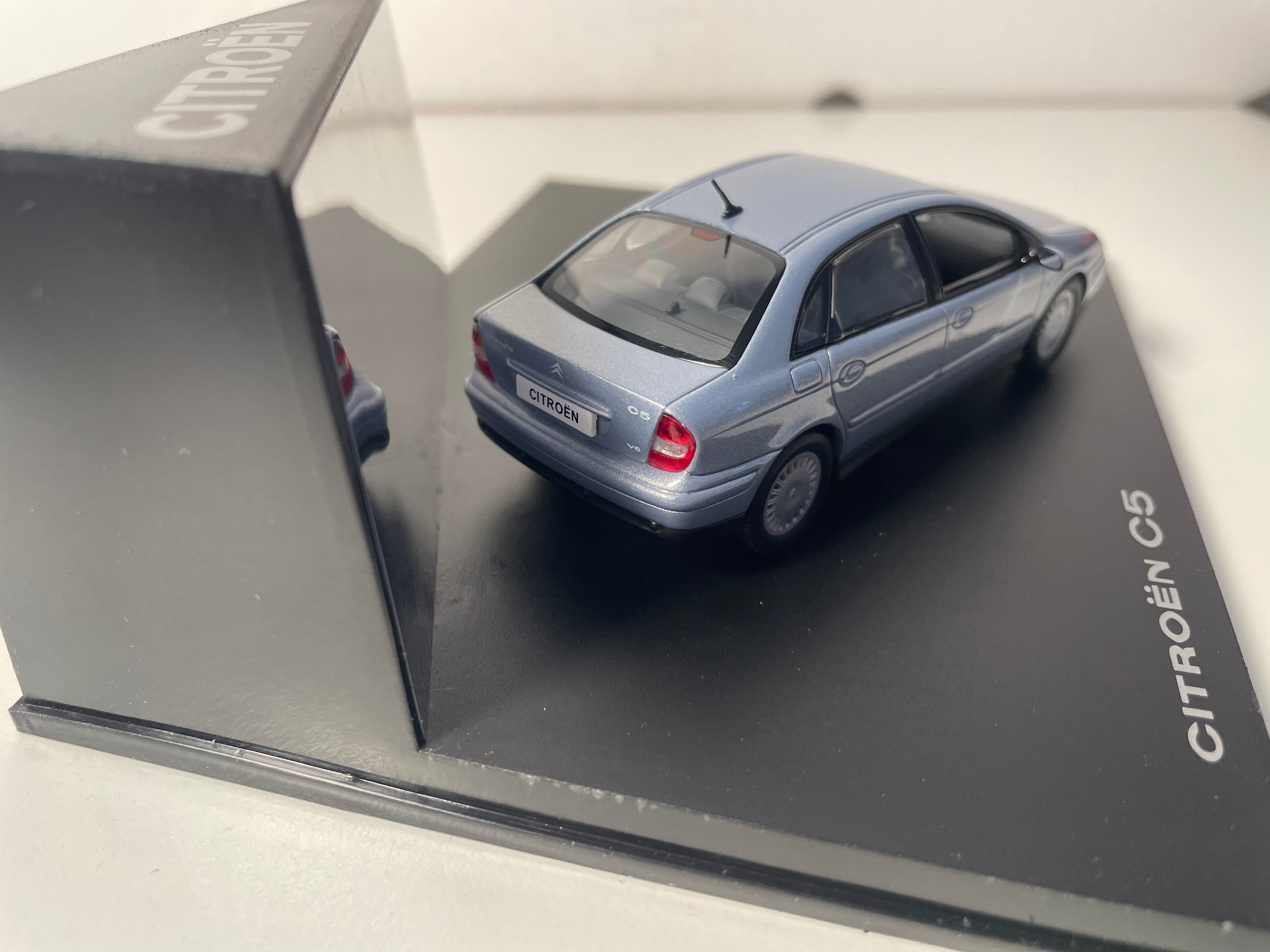 Citroën C5 grijs-blauw? - NOREV (rechthoekige doosset)