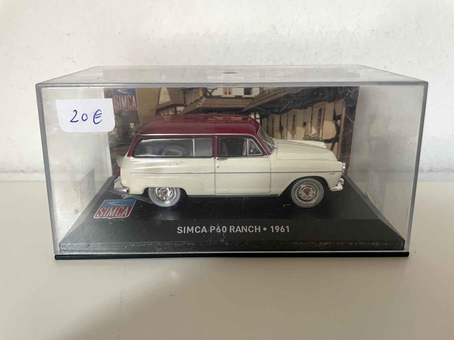 SIMCA P60 rancho beige con techo burdeos de 1961