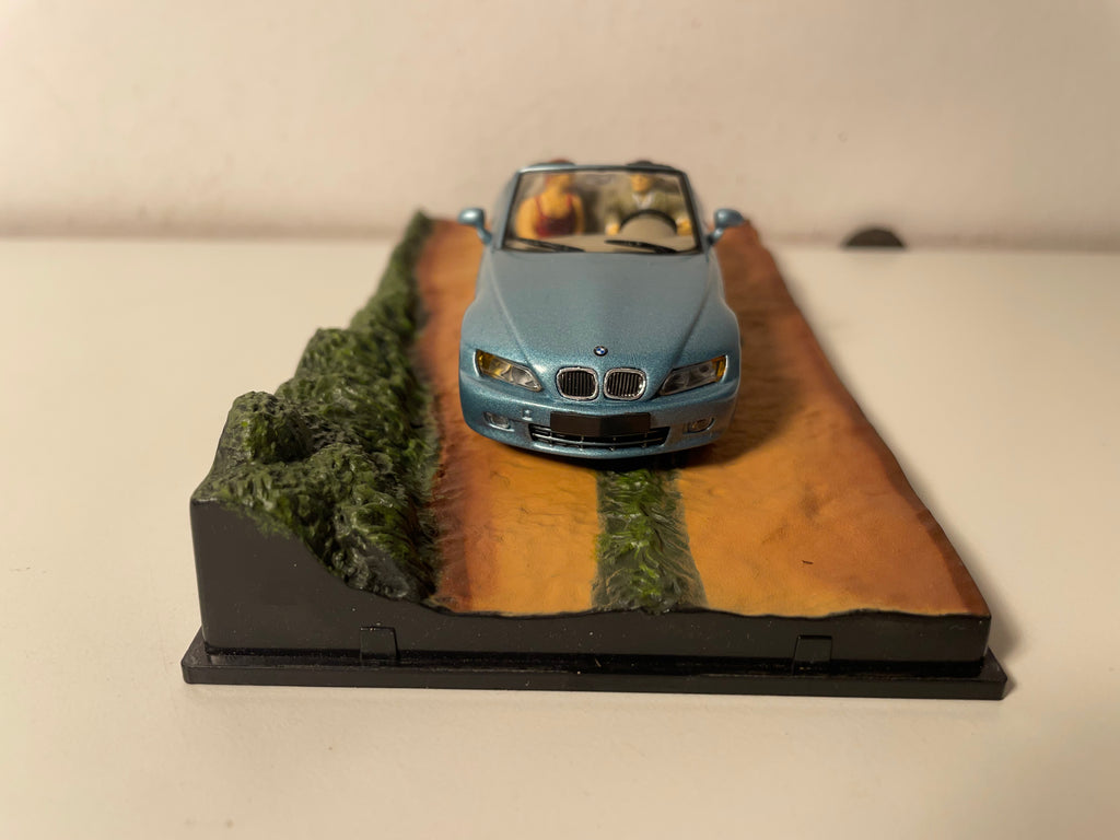BMW Z3 azul - JAMES BOND - GOLDENEYE - (falta un retrovisor)