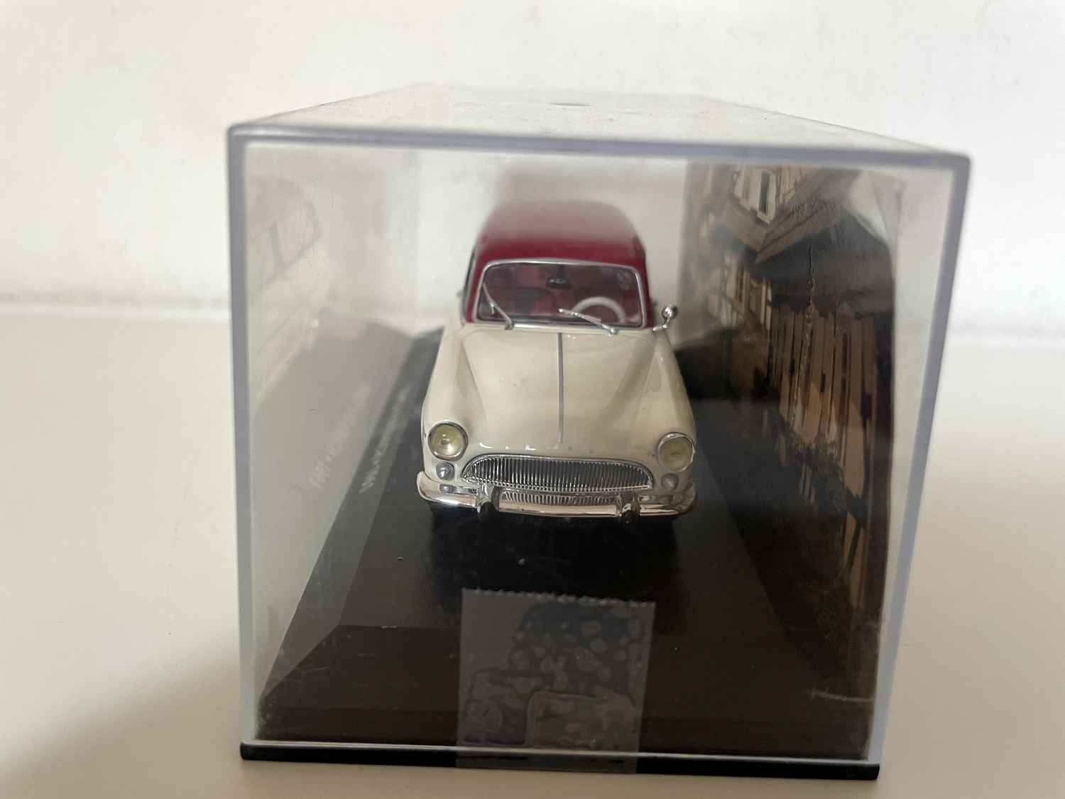 SIMCA P60 rancho beige con techo burdeos de 1961