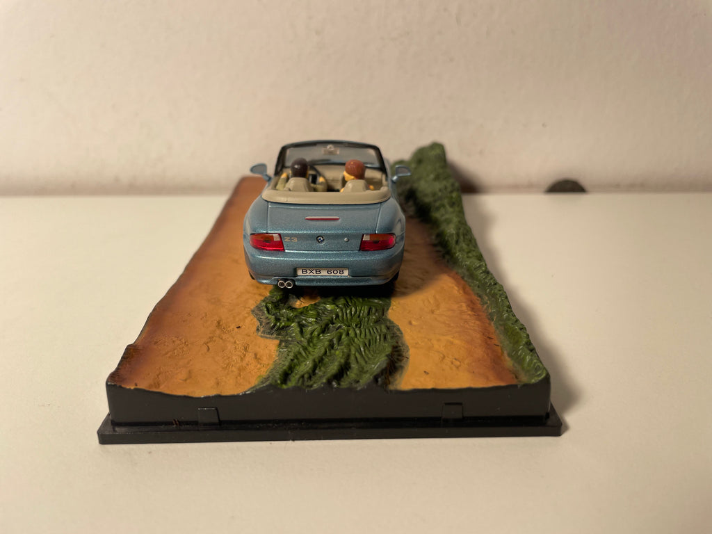 BMW Z3 azul - JAMES BOND - GOLDENEYE - (falta un retrovisor)