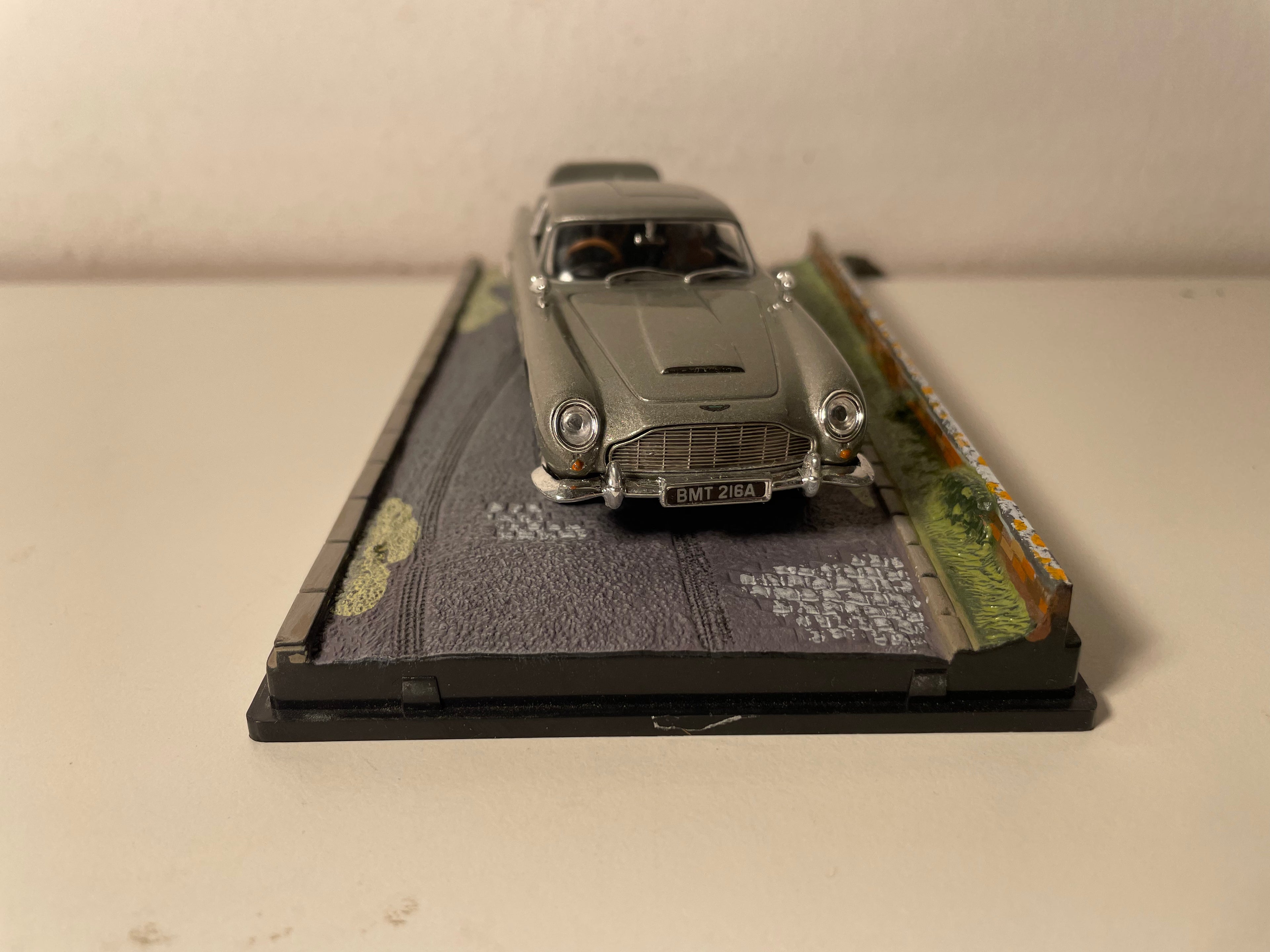 Aston Martin DB5 grau - JAMES BOND - OPERATION TONNERRE (Thunderball) - MÄNSCHT ENG RETRO